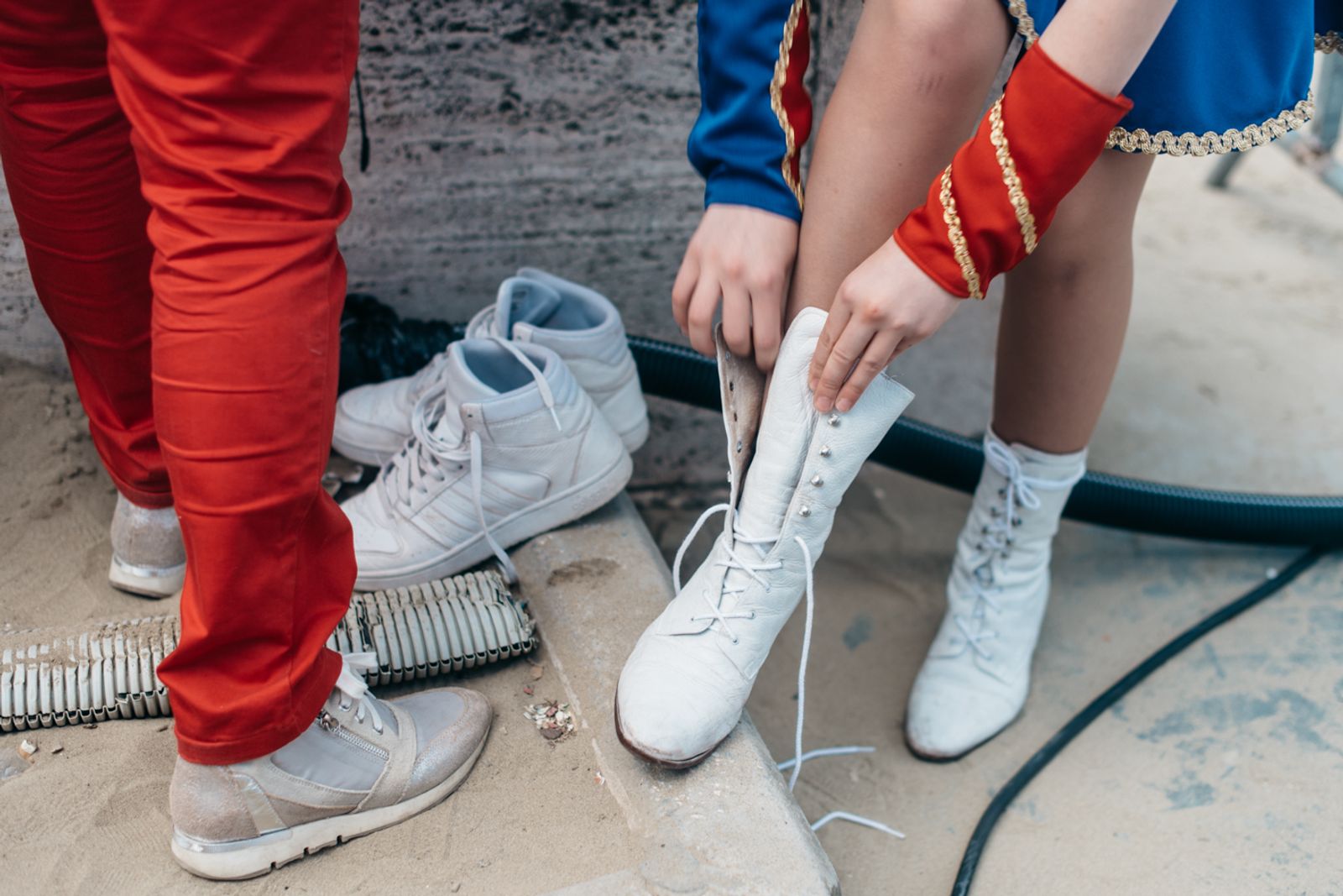 © Agnese Morganti - Viareggio, 2017. A majorettes changes into her white boots.