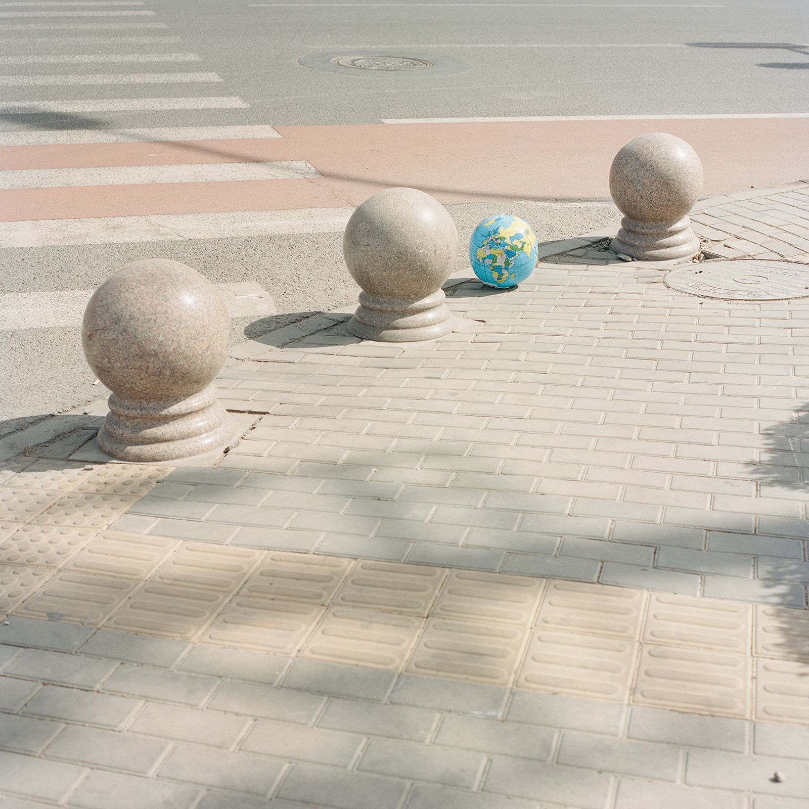 © Pang Hai - 1.Round Pier at the Crossroads: Is the world a ball? Elastic? Is the world a stone? A cold?