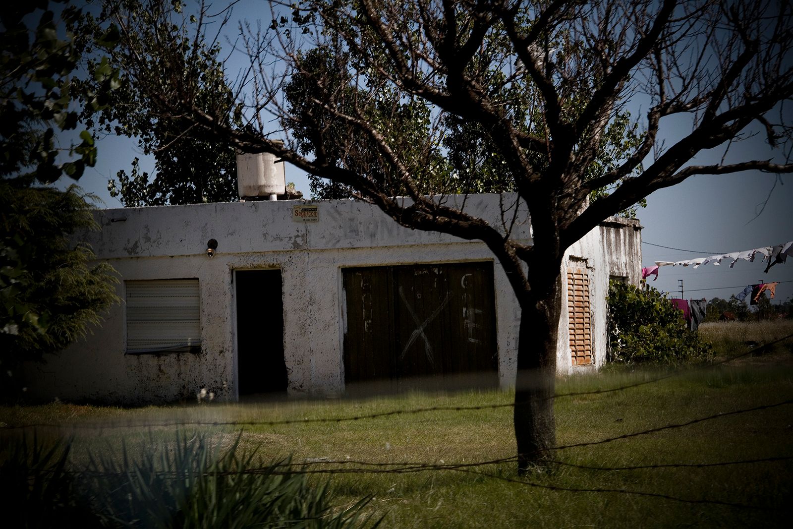 © Cecilia Antón - Casa quinta donde funcionaba el prostíbulo donde prostituían a Dana Pecci. Olavarría. Provincia de Buenos Aires.