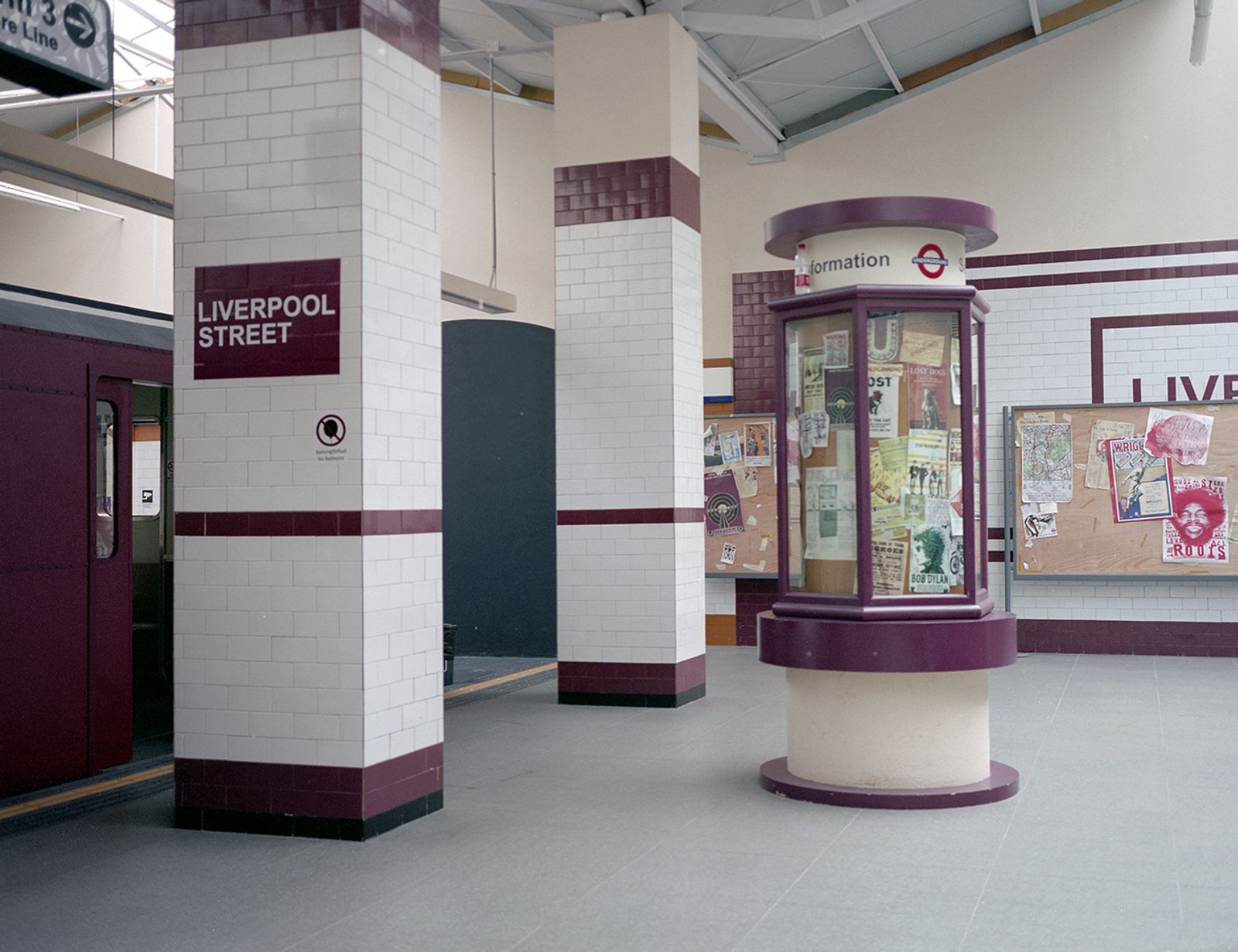 © Ge Zeng - London style underground station