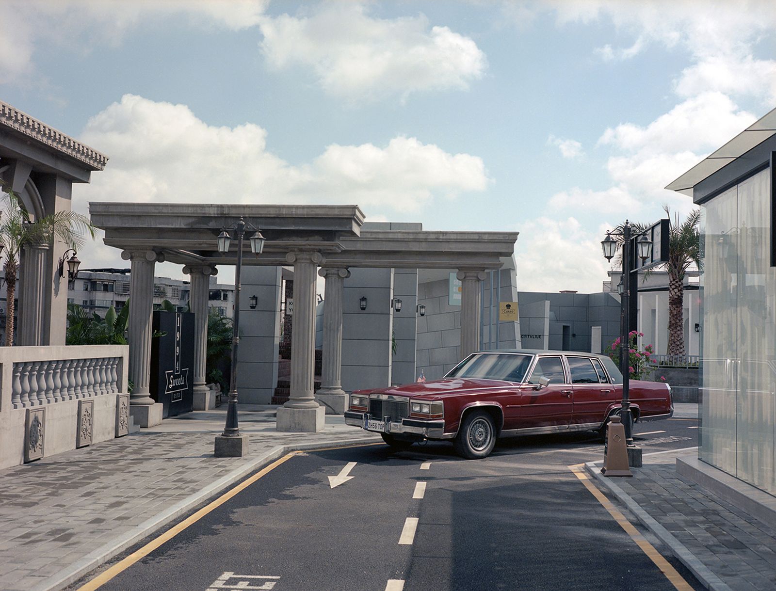 © Ge Zeng - Western colonnade with vintage car