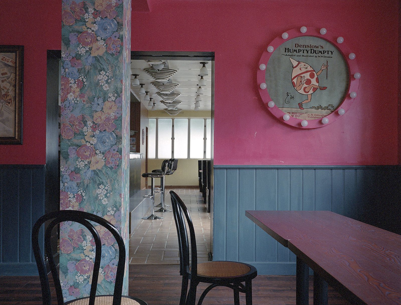 © Ge Zeng - Vintage restaurant interior