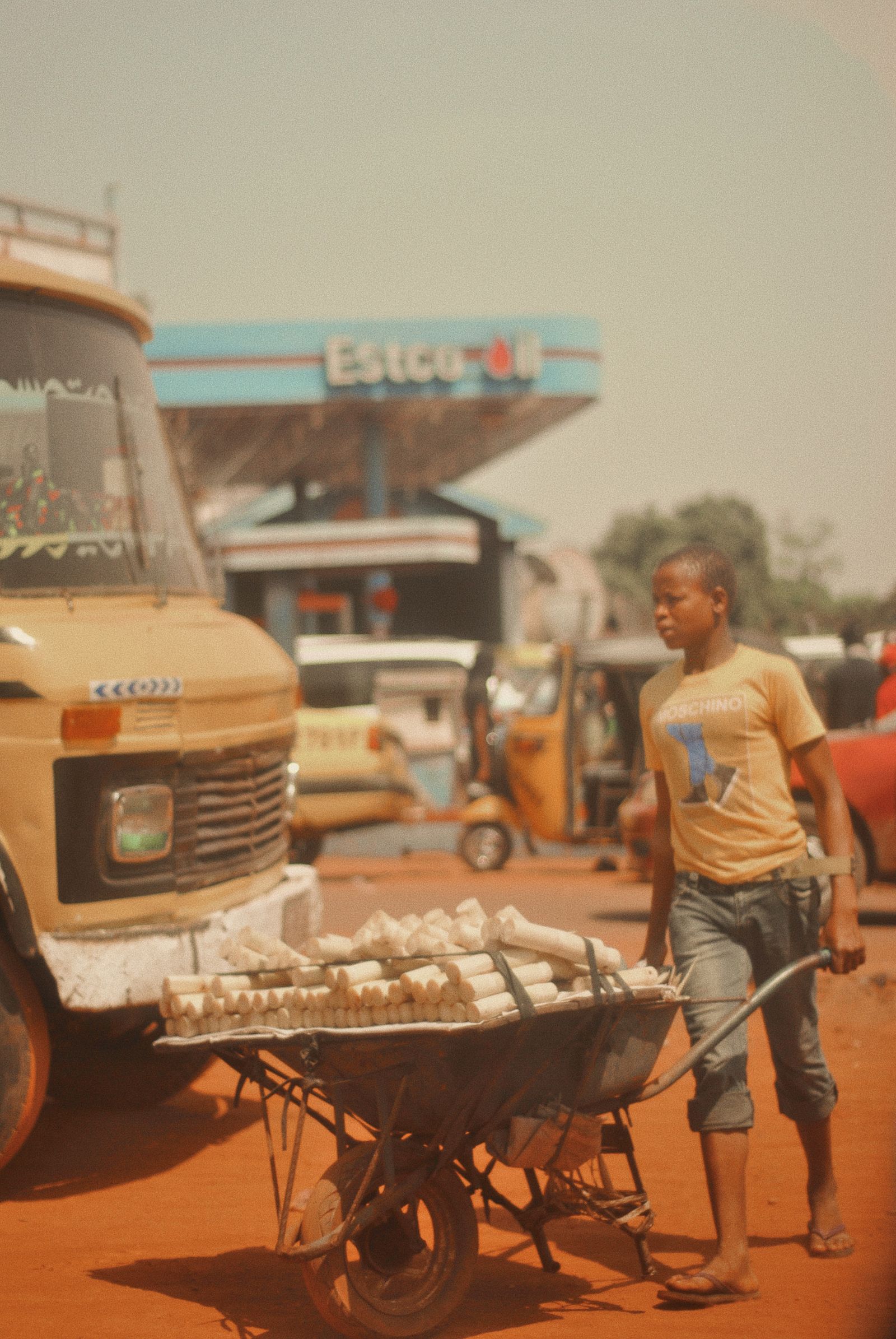© Stephanie Nnamani - Sugarcane en route on the streets of Enugu, Nigeria (2013) - unpublished.