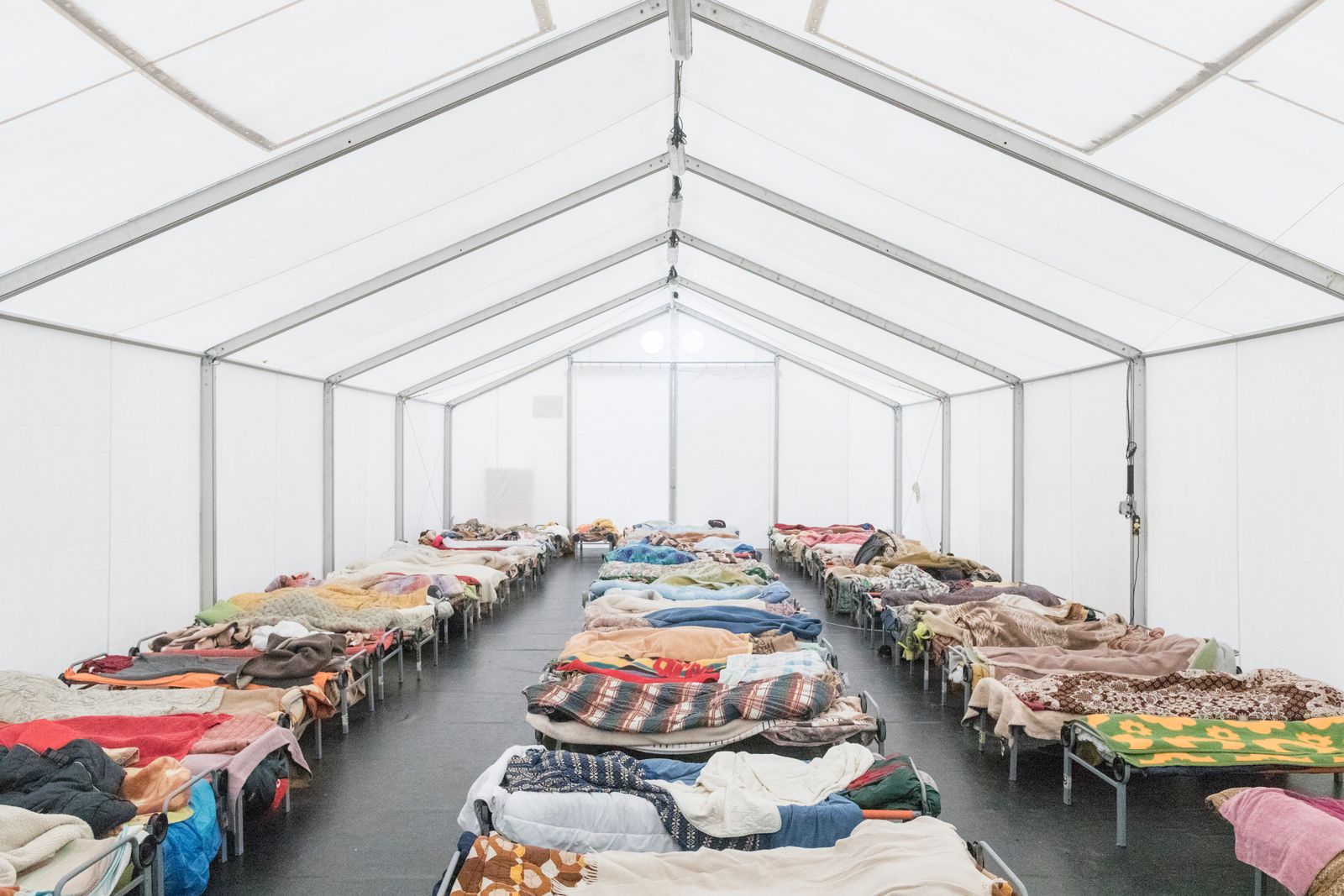 © Manuela Schirra and Fabrizio Giraldi  - 240 square meters and 60 beds. Tent provided by Medecins Sans Frontieres and open from 7 PM to 8 AM.