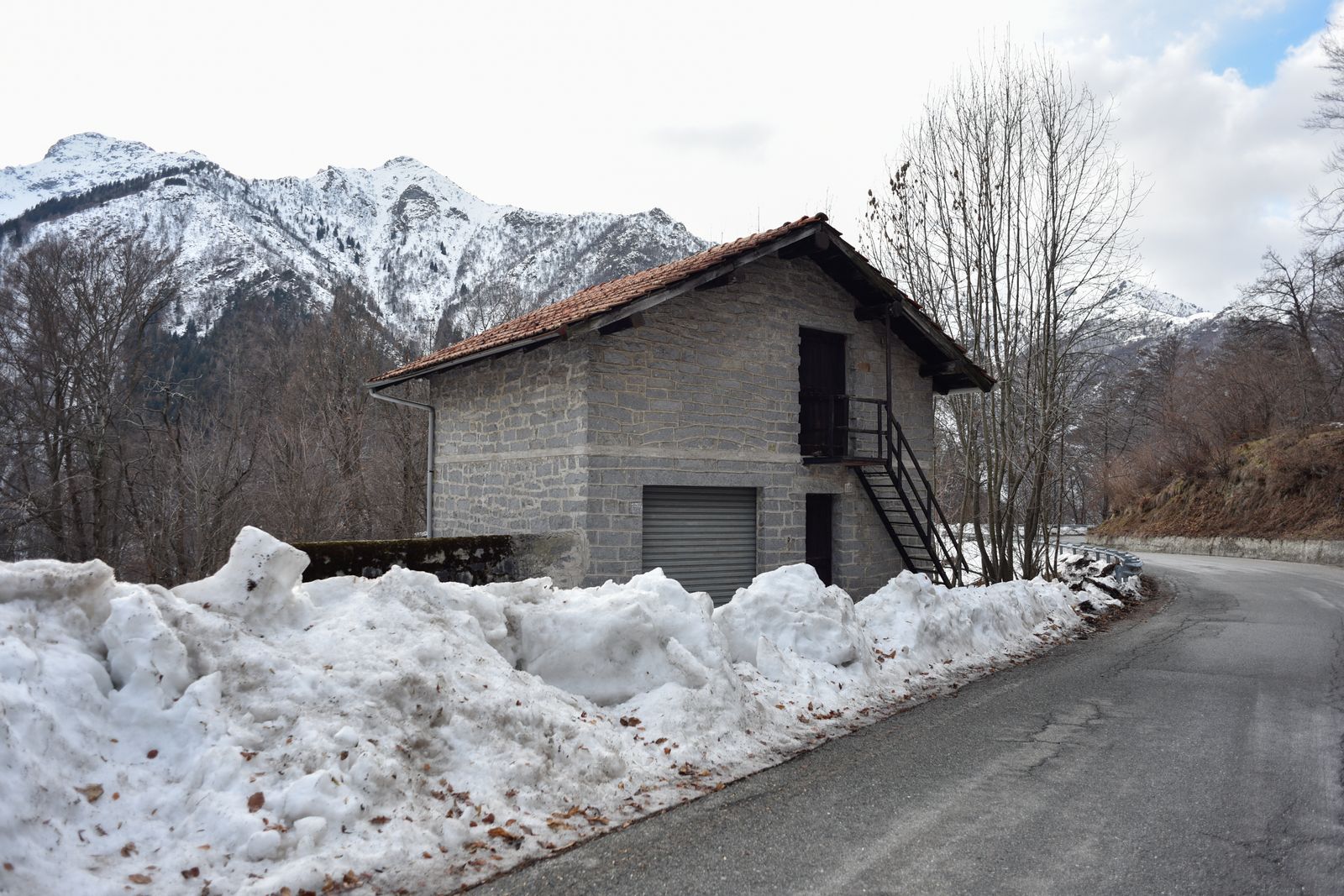 © Michele Rubino - Image from the Case di Pietra photography project
