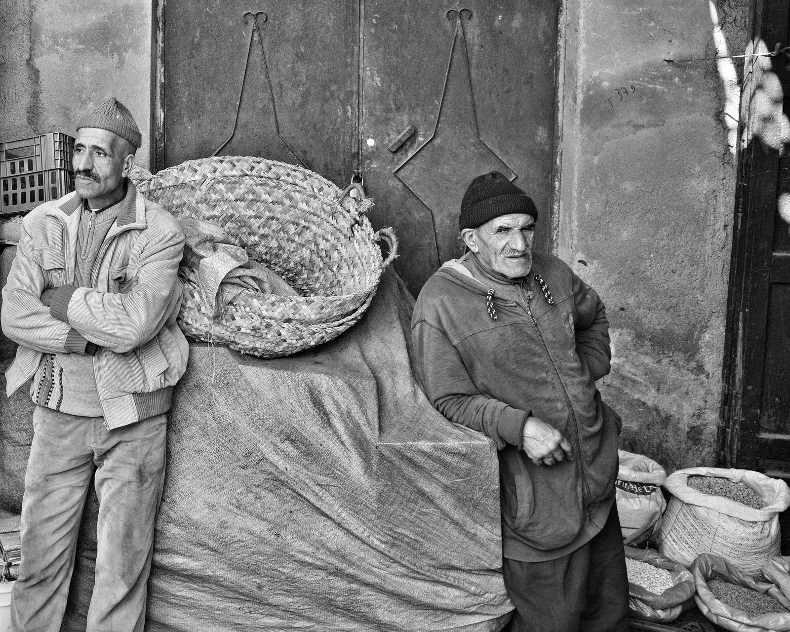 © Kip Harris - Porters Waiting for Work, Fez
