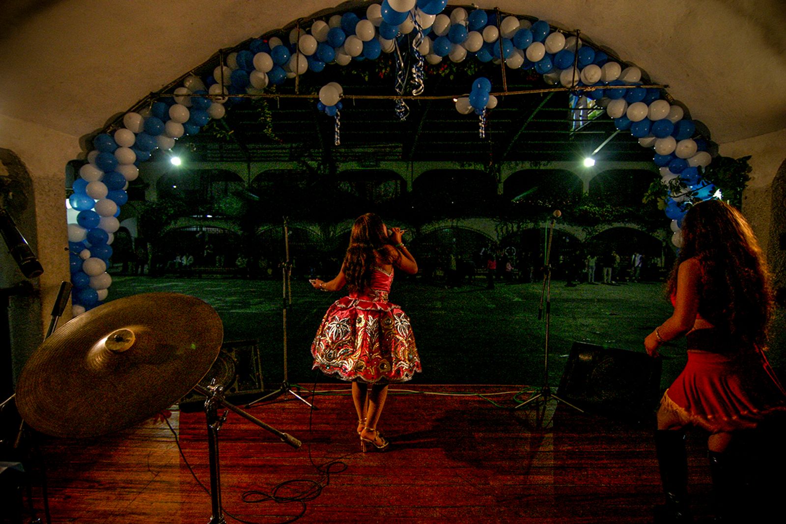 © Max Cabello Orcasitas - Image from the The Girls want to be singers Wayno photography project