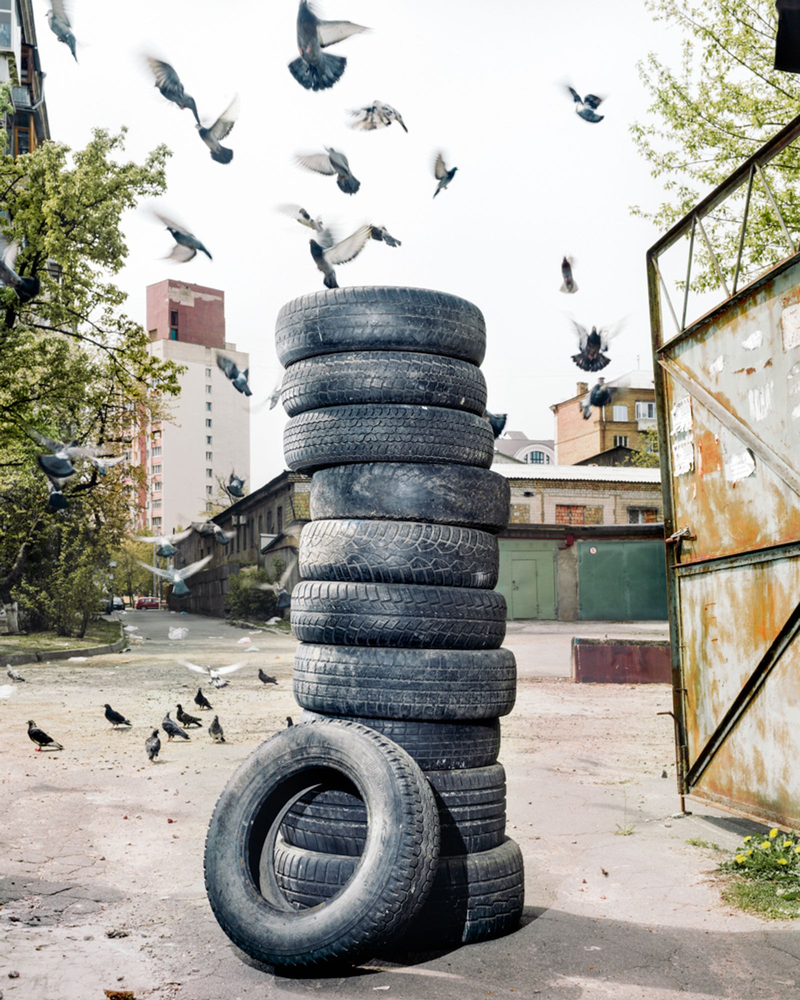 © David Denil - A pile of tires as part of a revolution