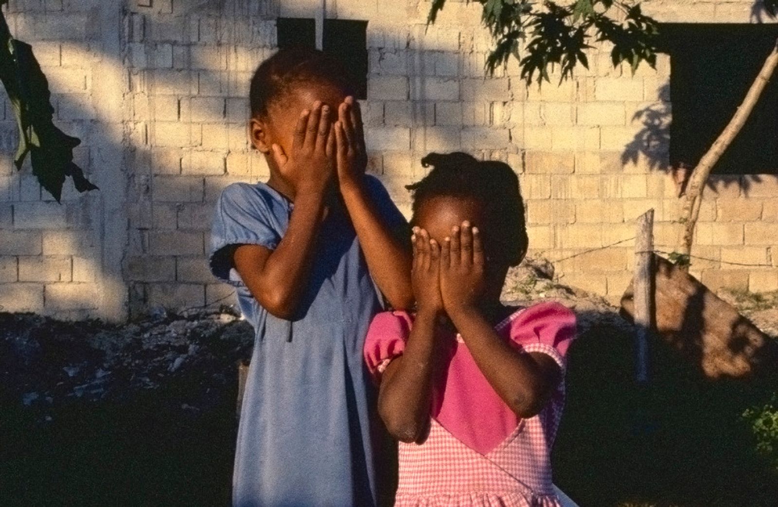 © Steven Edson - Girls covering their eyes. Jamaica, West Indies