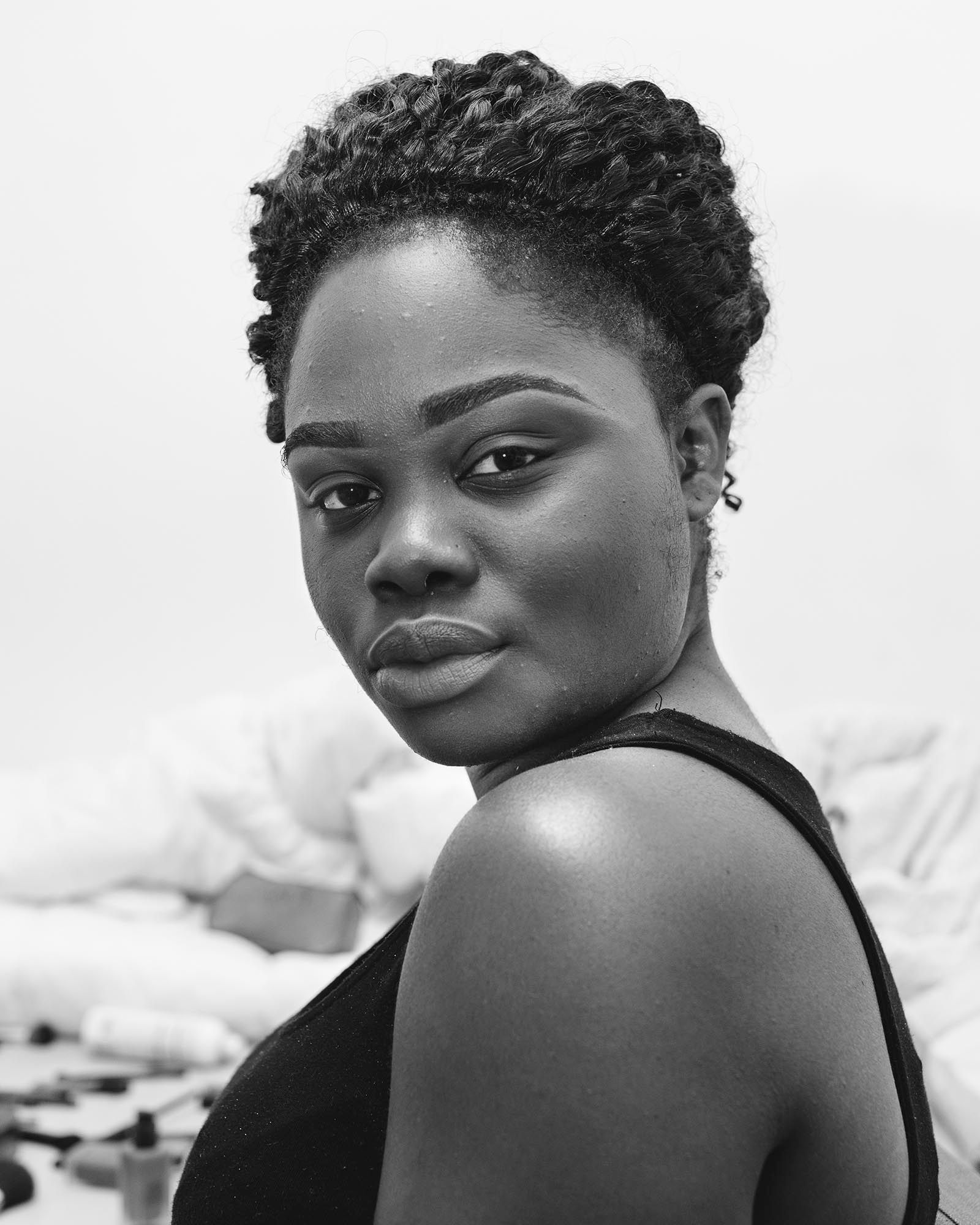 © Rebecca  Fertinel - Preperations before the wedding.