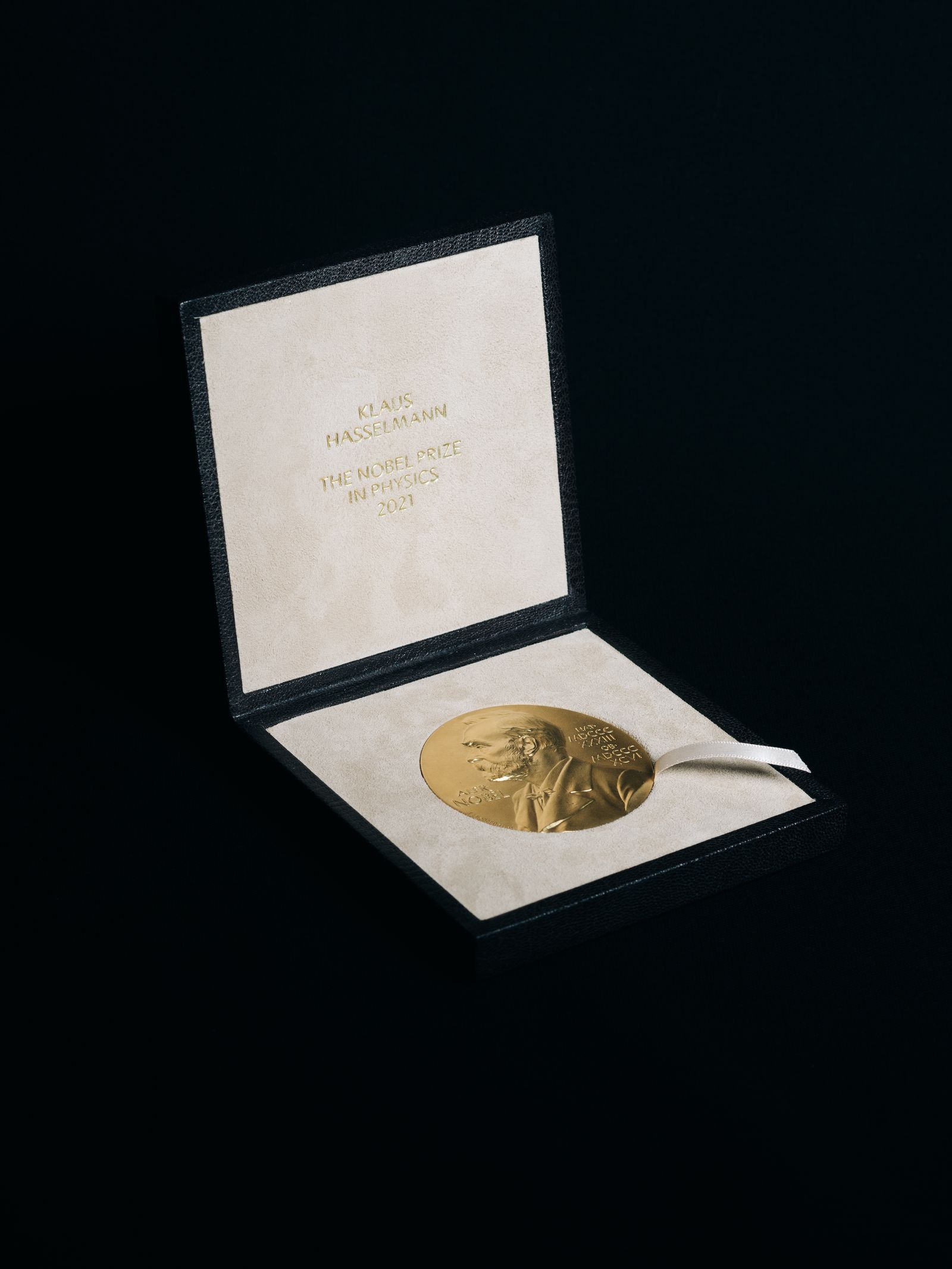 © Jan Richard Heinicke - Klaus Hasselmann's Nobel Prize medal.