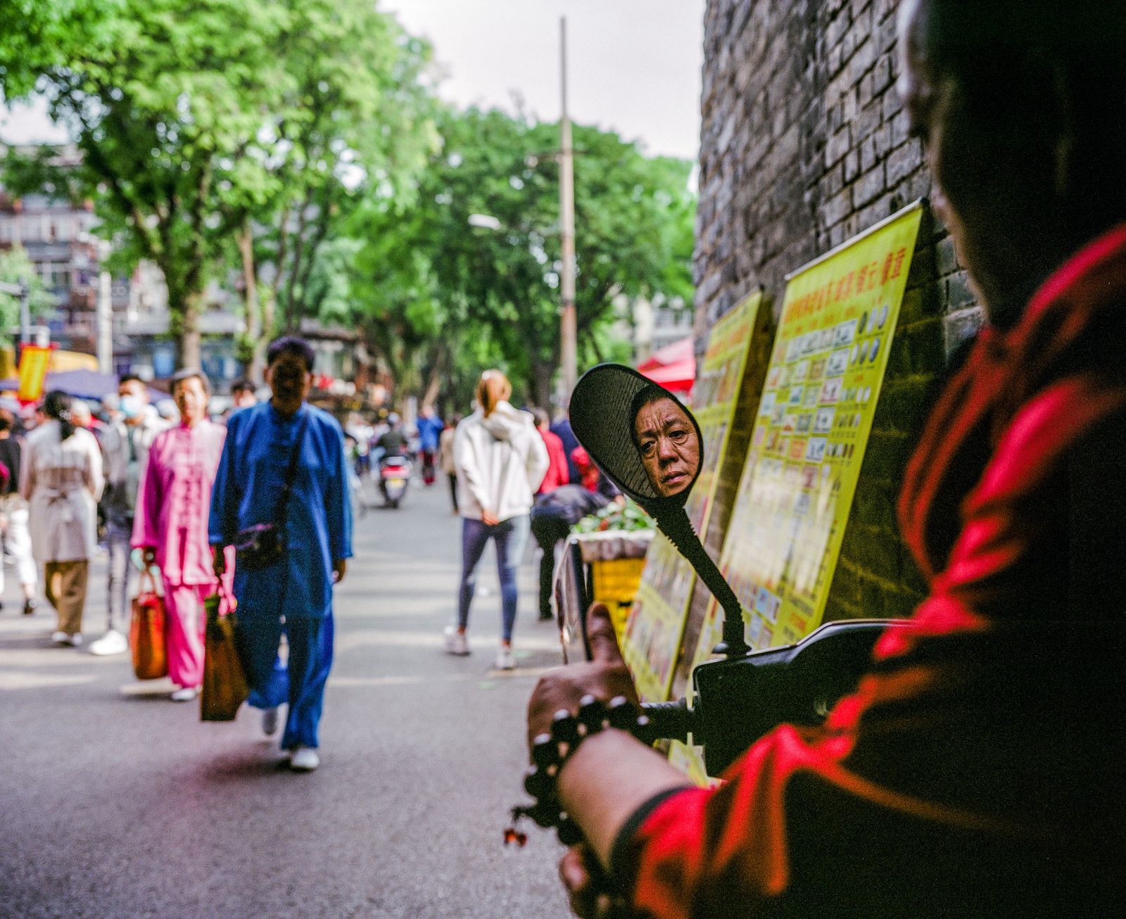 © Pan Wang - A peddler in the doorway of the city wall