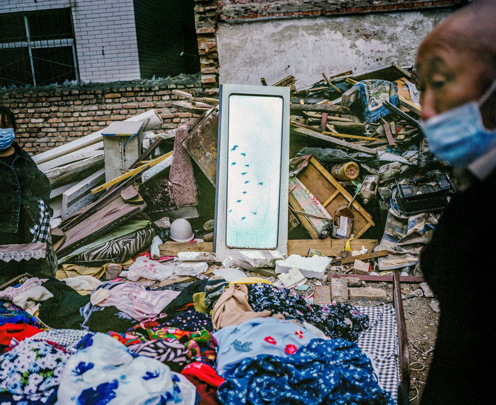 © Pan Wang - People who choose second-hand clothes in Xicang Market