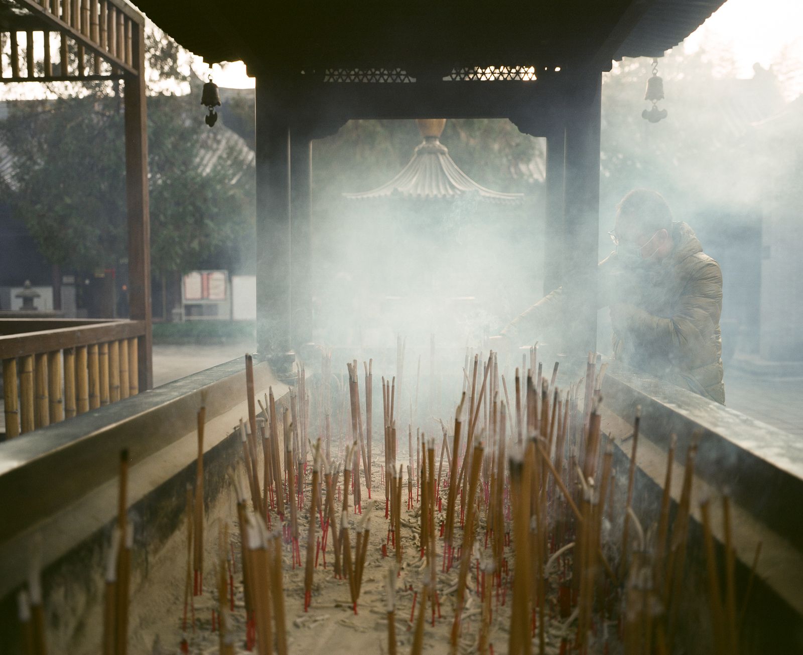 © Pan Wang - People who burn incense and worship Buddha in Daxingshan temple.