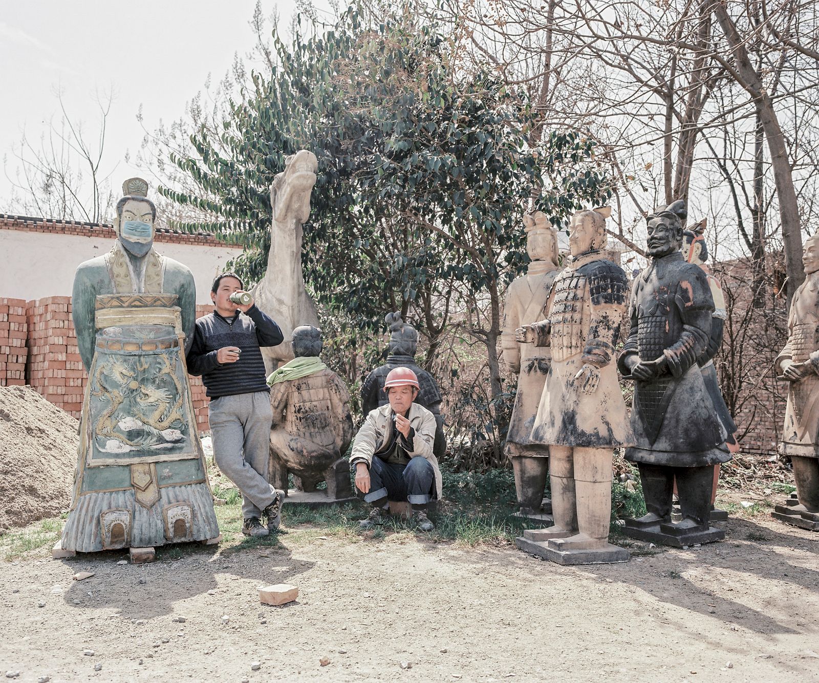 © Pan Wang - 05.Construction workers waiting to start construction