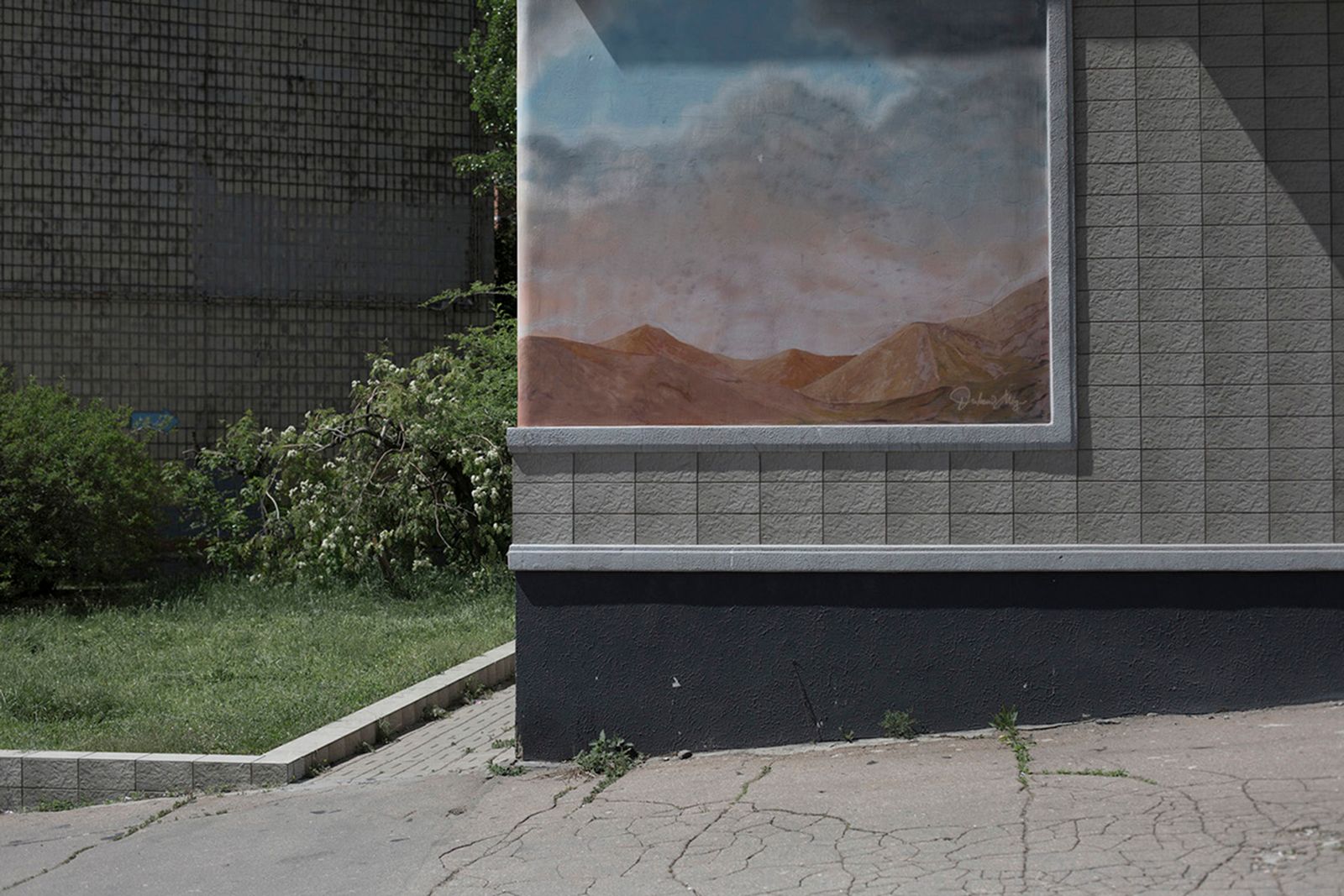 © Marek M. Berezowski - The Donbass tailing "moon's landscape" mural, Donetsk, actually Donetsk People's Republic, 2017