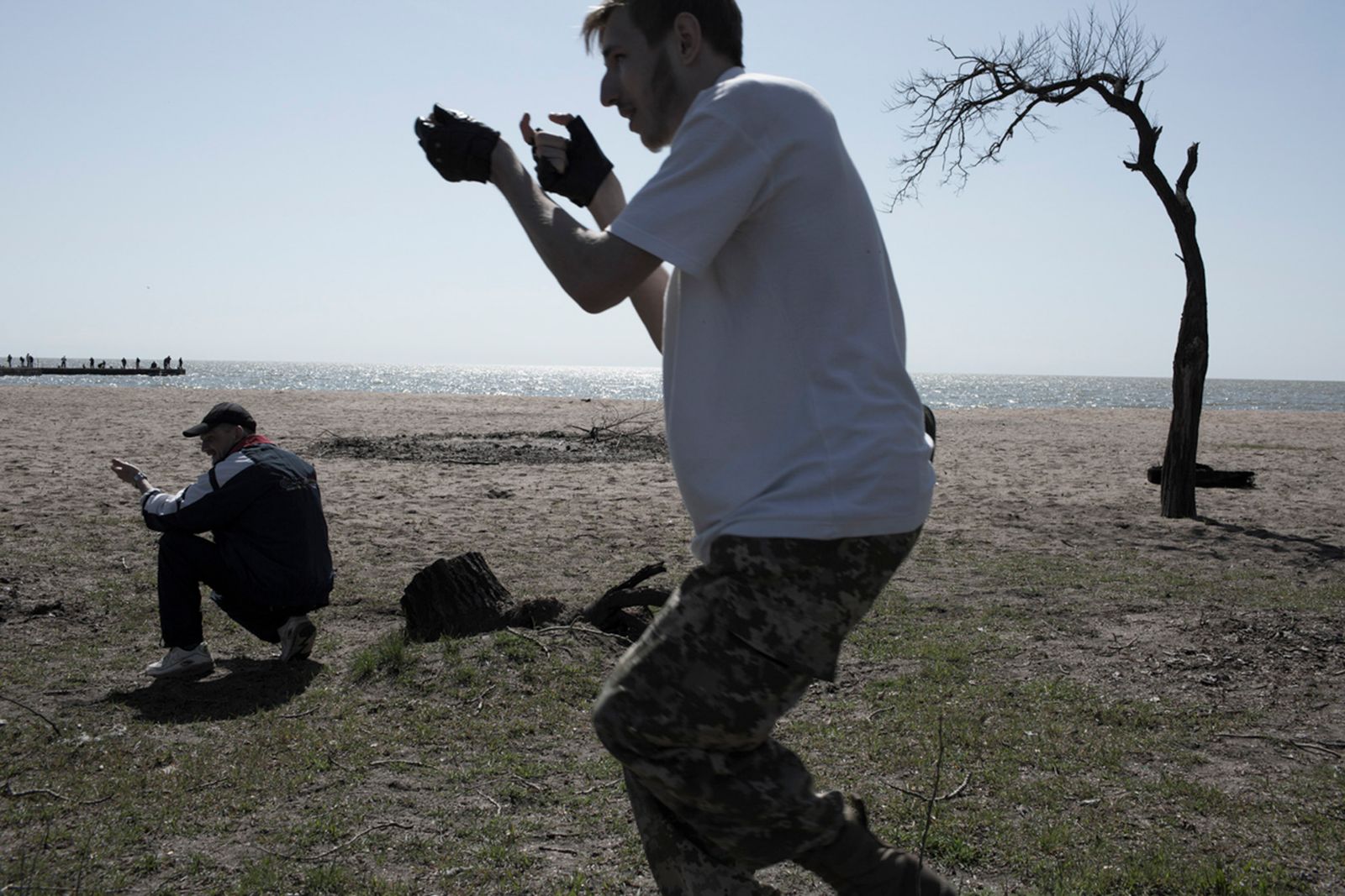 © Marek M. Berezowski - Pro-ukrianian Self-defenseof Mariupol tranning on the beach. Mariupol. Ukraine side. 2015