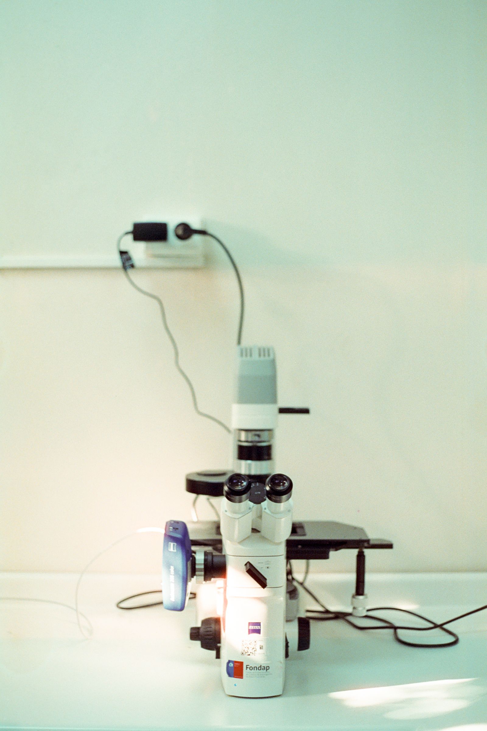 © Akosua Viktoria Adu-Sanyah - microscope in the research center to analyze toxic phytoplancton