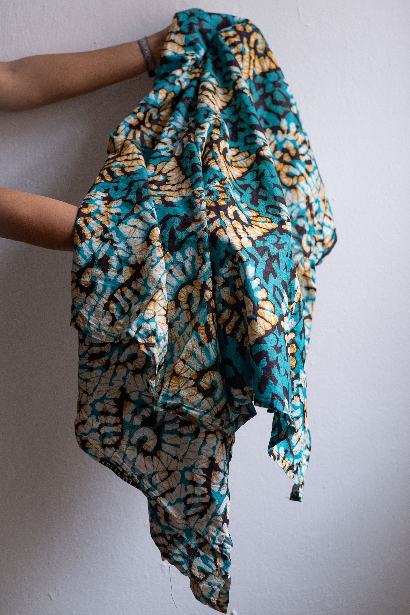 © Sina Opalka - Patterns of my origins. This scarf is a gift of Jasmins grandmother from Benin. It means a lot to her.