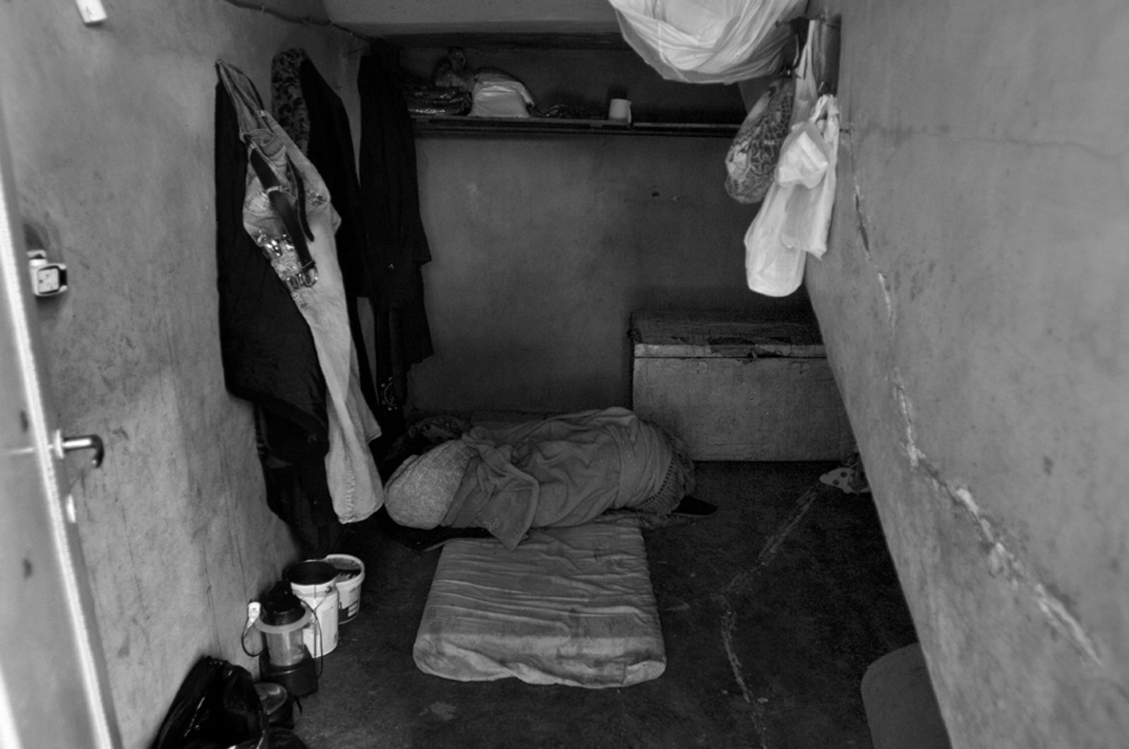 © Stephen Boyle - Sleeping area for a Syrian family who live in a rented garage. Jeb Jennine, Baqaa Valley, Lebanon. February 2014