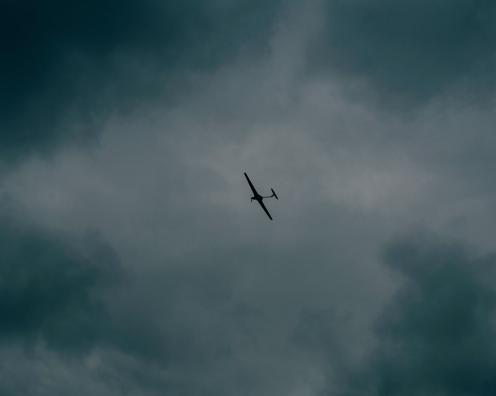 © Robin Hinsch - Image from the Lonely are all the Bridges photography project