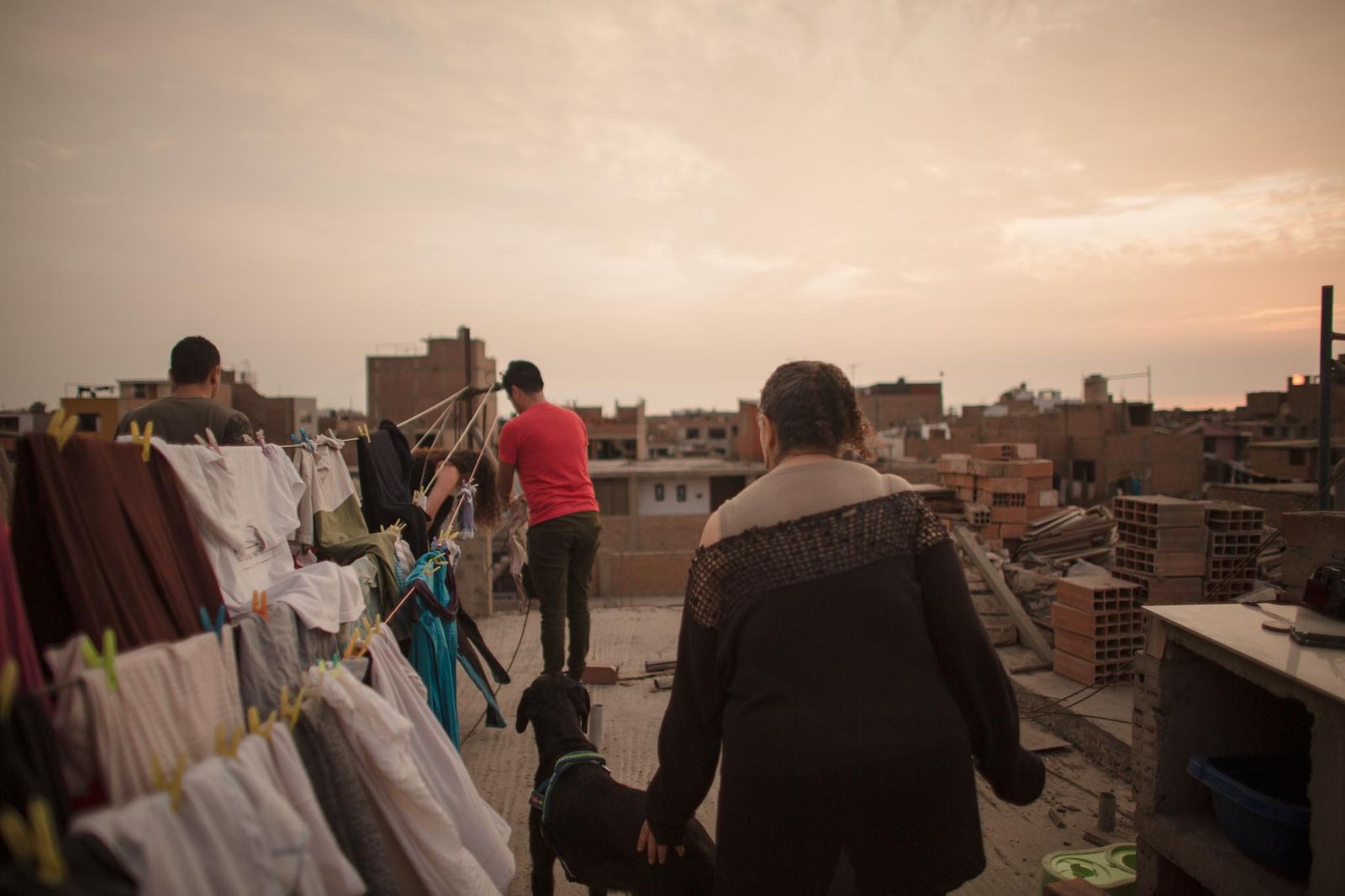 © Daniela Rivera Antara - Marisol, Nakhia, Kevin and Yoel with their dog. The laundry line had fallen down so they were running to fix it.