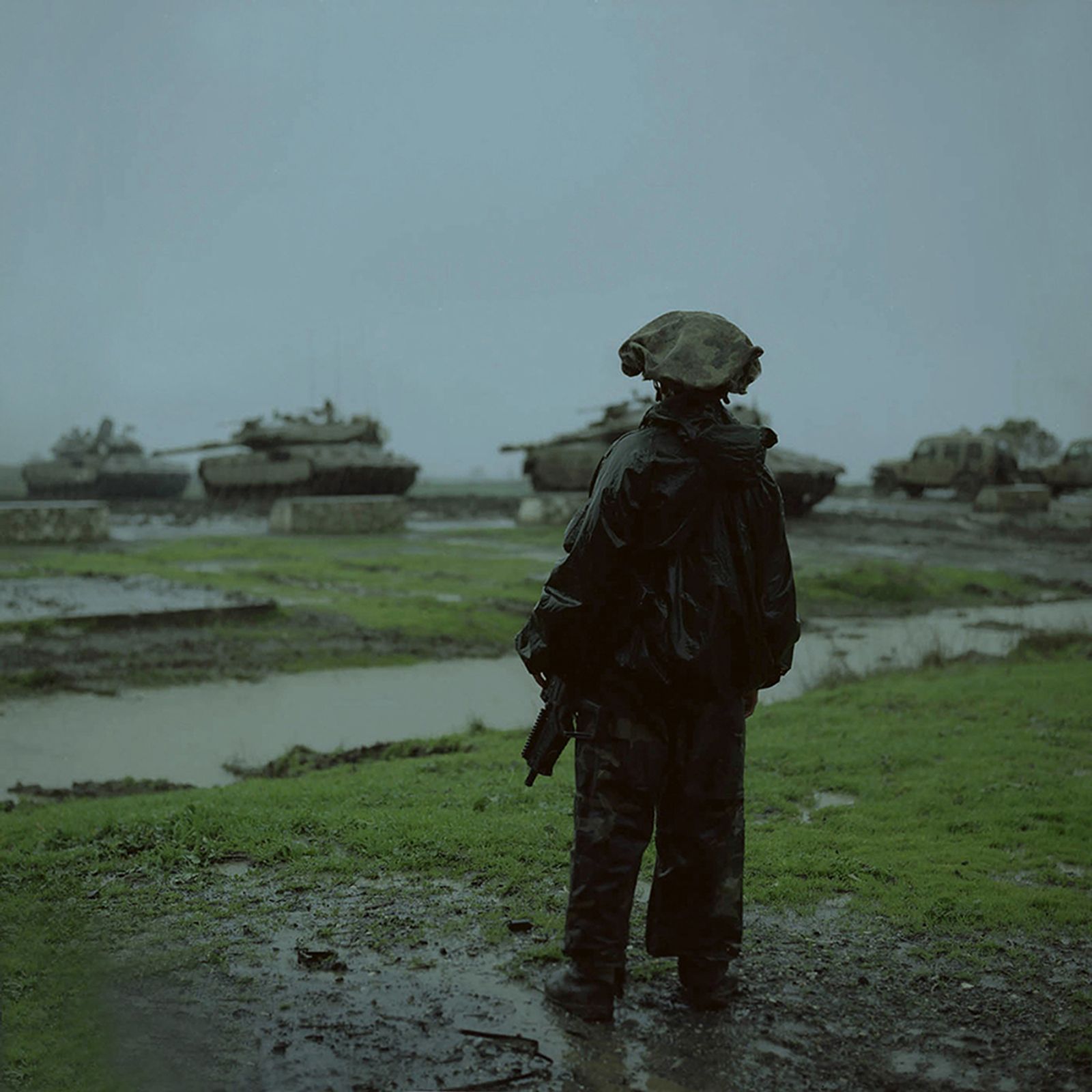 © Loulou d’Aki - A combat soldier alone in the rain during an exercise.