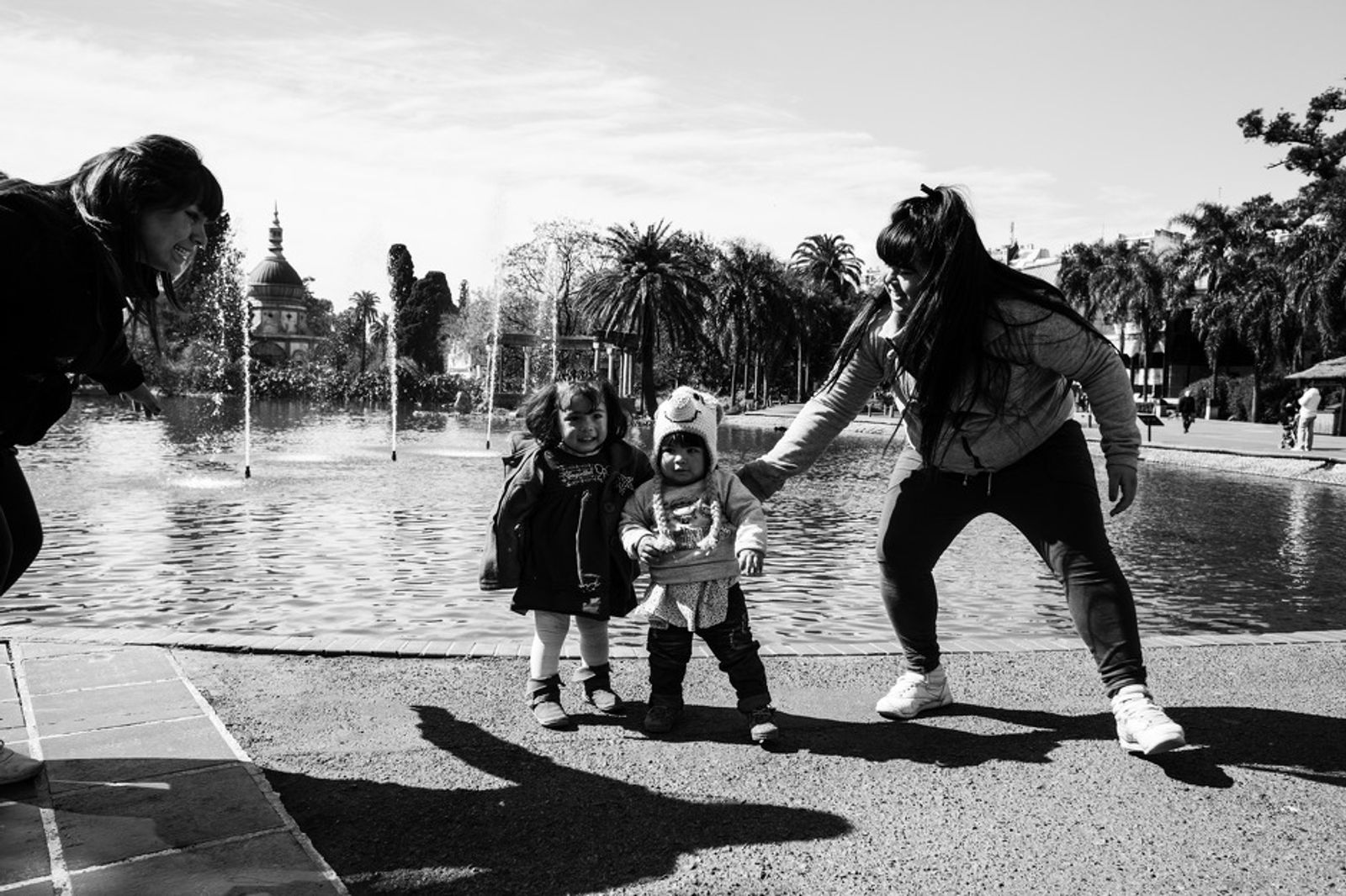 © Sarah Pabst - Dai, Maite, Mia and Stefi at the zoo in Palermo, Buenos Aires. It was the first time Dai has ever been to a zoo in her life.