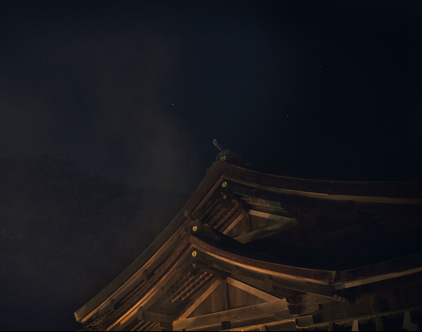 © Lieh Sugai - Night scene at Miho Shrine.