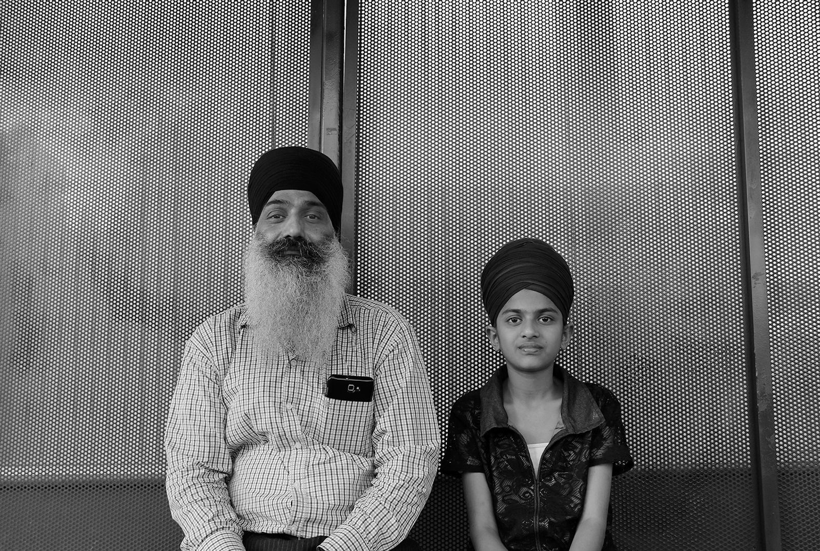 © Julie Grace Immink - Father and daughter waiting for a bus