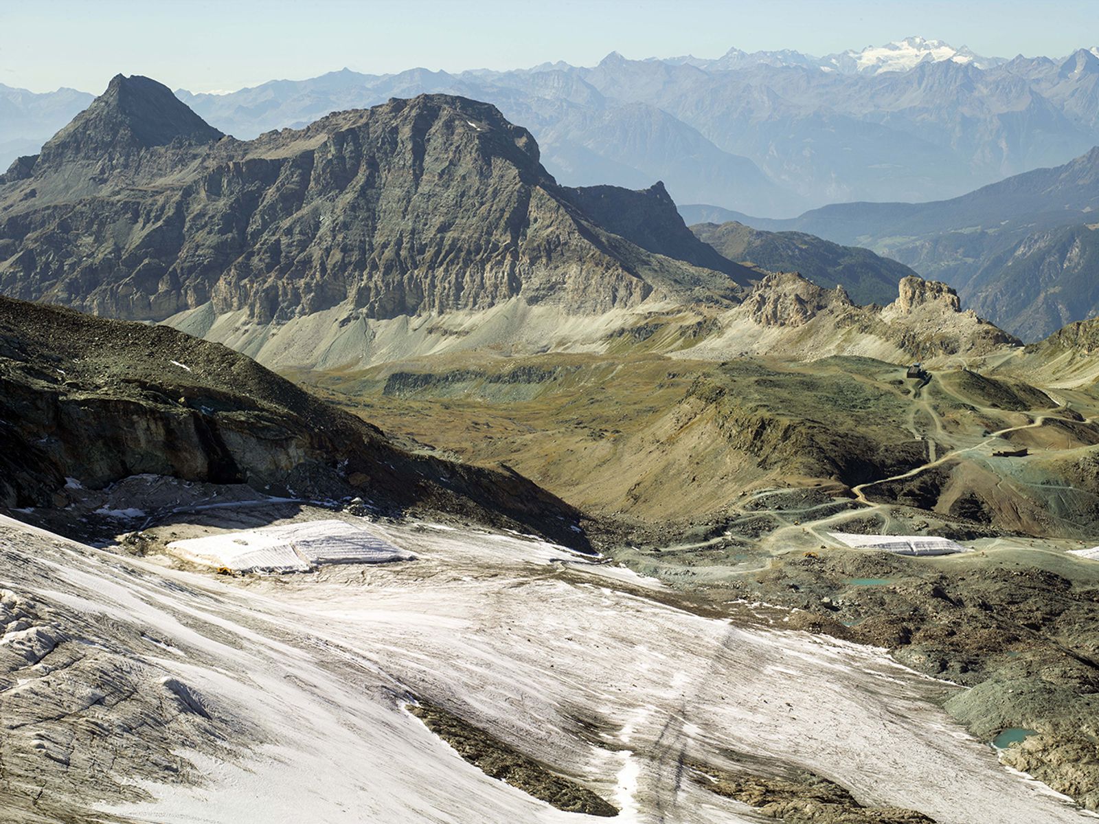 © Mattia Paladini - Teodulo glacier 11km long and snow farming for the World Cup ski race. On the bord Italy/Switzerland. 3500m slm.