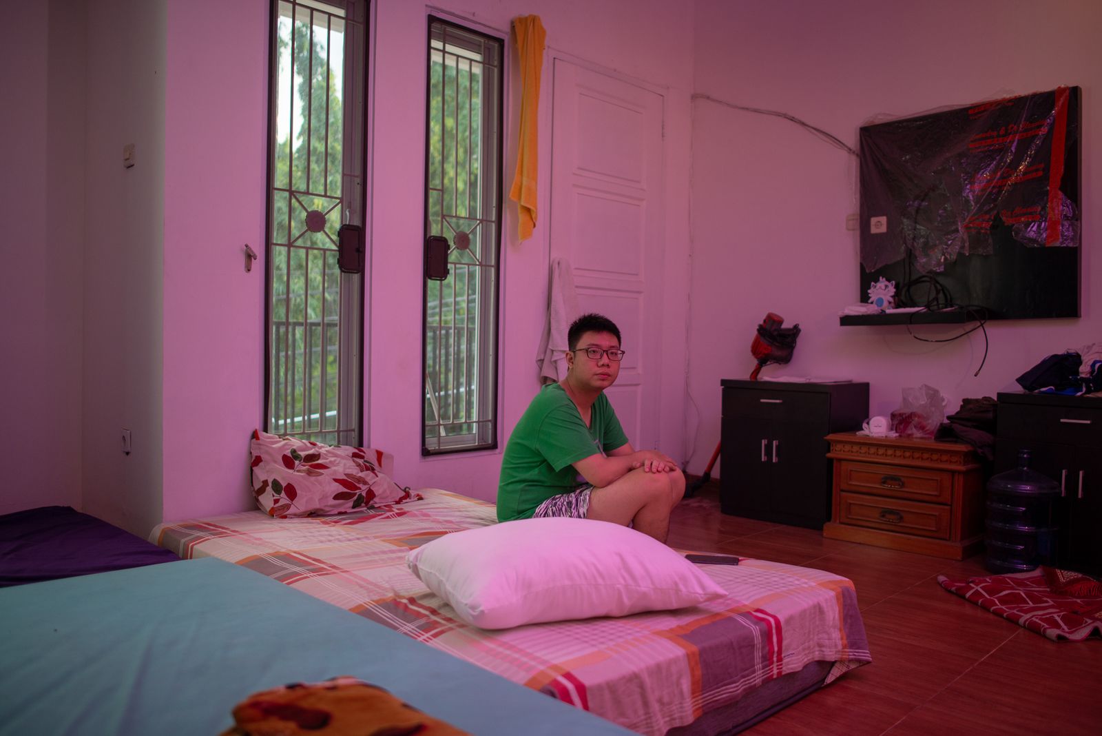 © Hafitz Maulana - While at the Bootcamp, Hartanto and his fellow e-sports athletes shared a bedroom in a house rented out by their club.