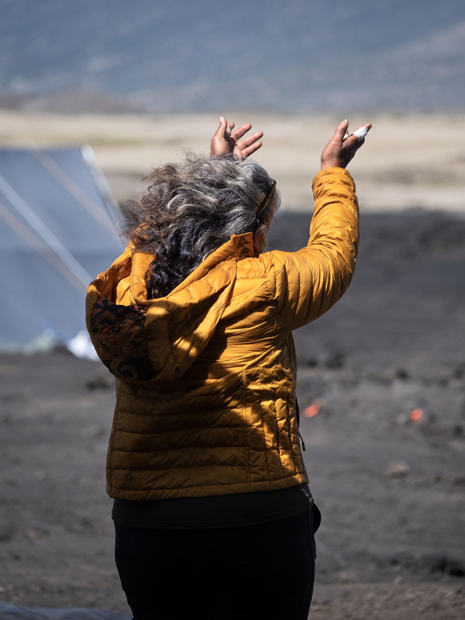 © Molly Peters - Aunty Kekuhi sends prayers up to Mauna Kea at the end of protocol one day.