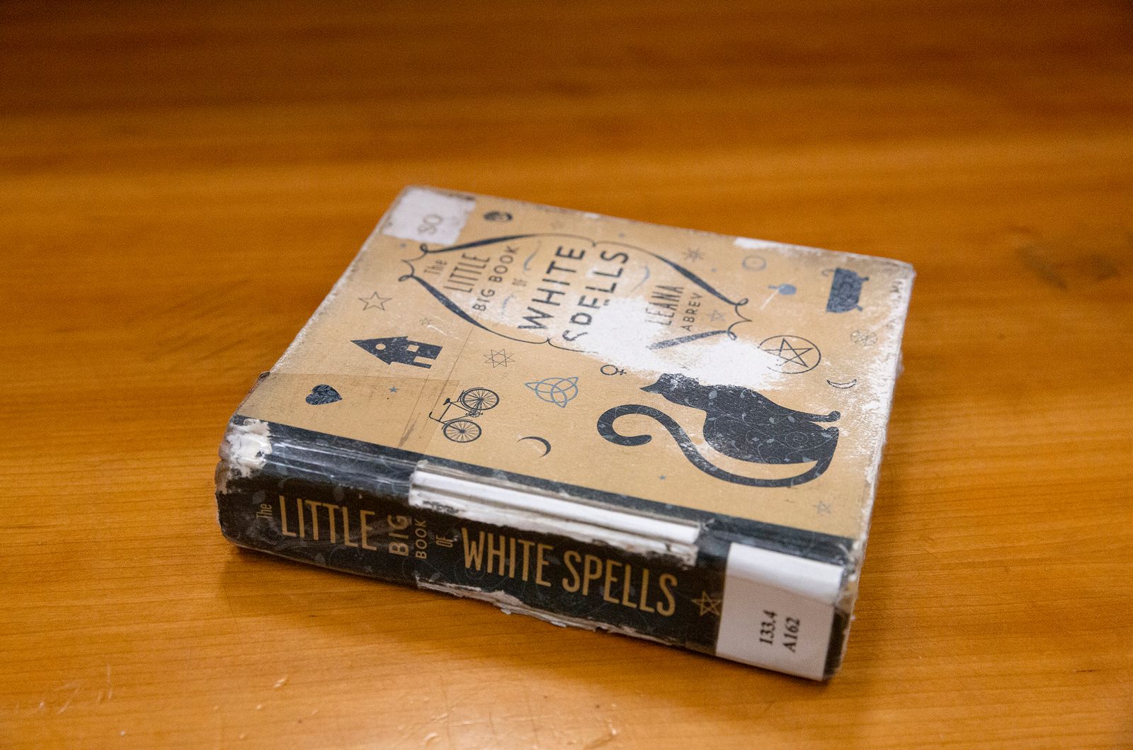 © Allison Stewart - The Little Book of White Spells, 2017 edition, Los Angeles Public Library, California. 2019