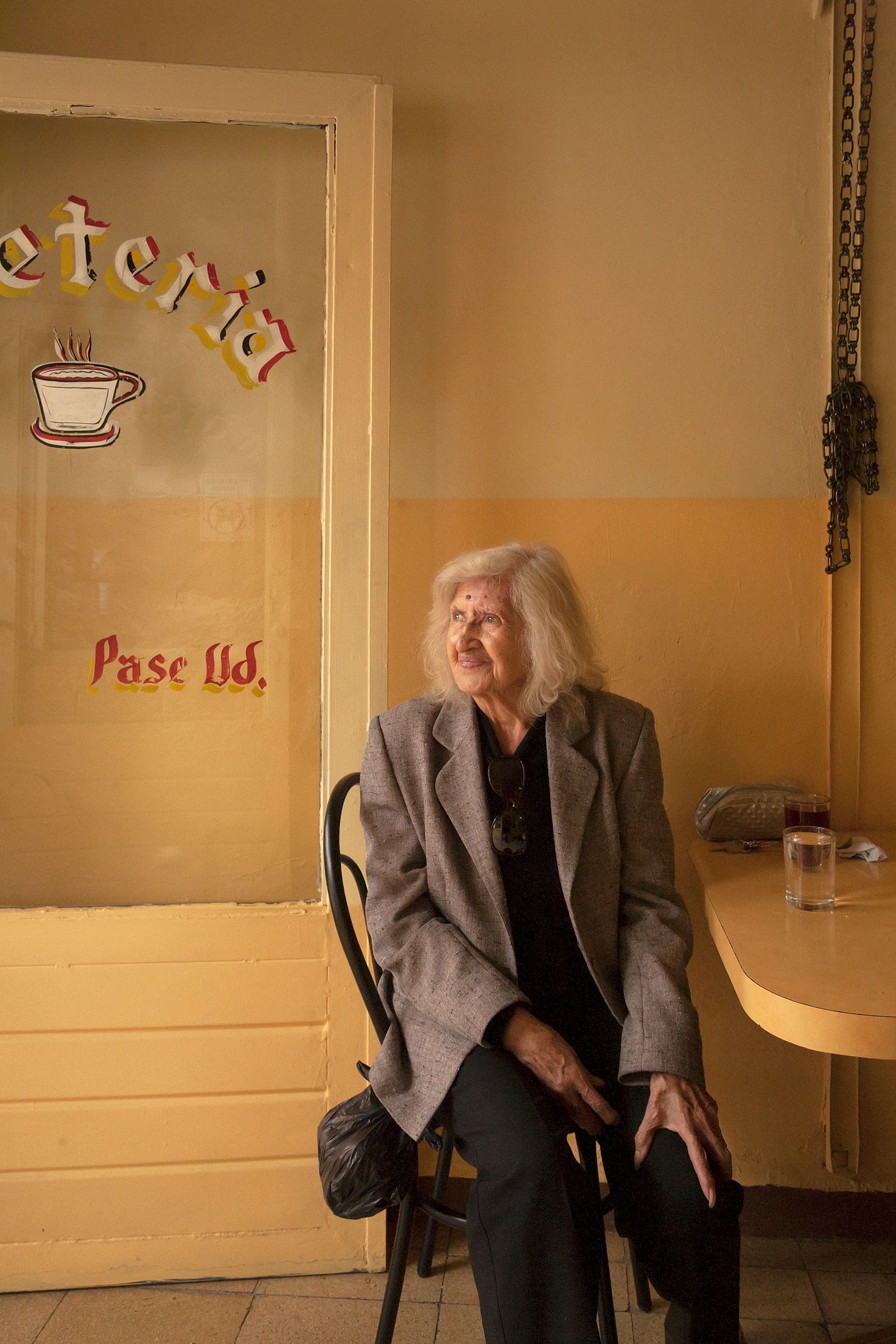© Melba Arellano - "Violeta" Cafeteria