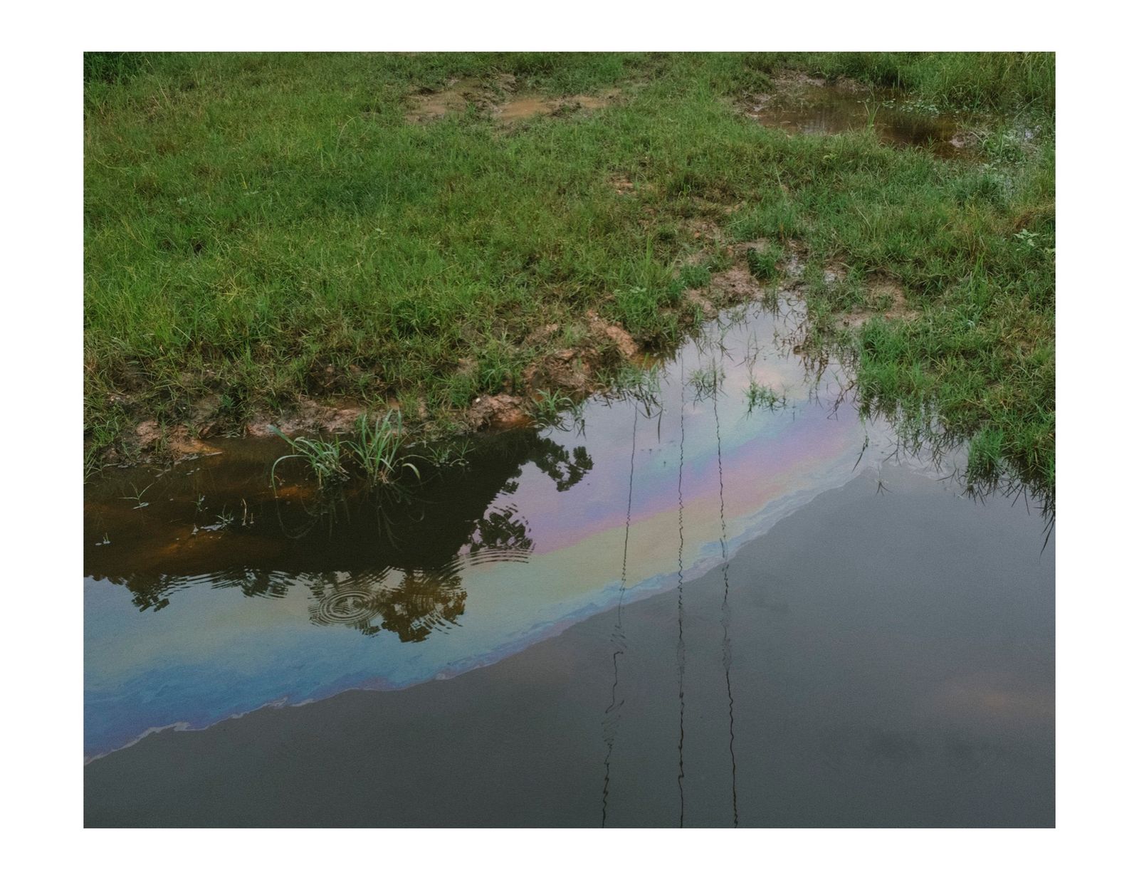 © Andrea Hernández Briceño - Spilt gasoline in a puddle in Maturin, Venezuela, August 14, 2018