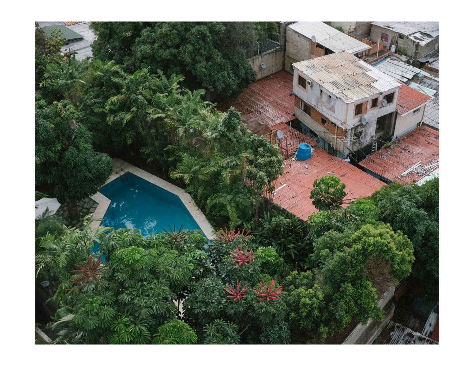 © Andrea Hernández Briceño - The limit between a high income neighborhood and a low income neighborhood in Caracas, Venezuela, on August 3, 2018