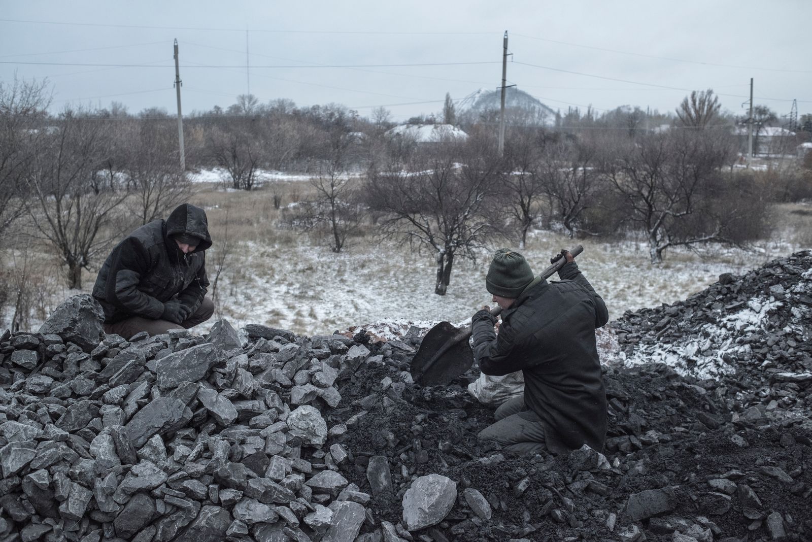 © Valery Melnikov - A local resident collects coal from a mine dump in Donetsk, Ukraine