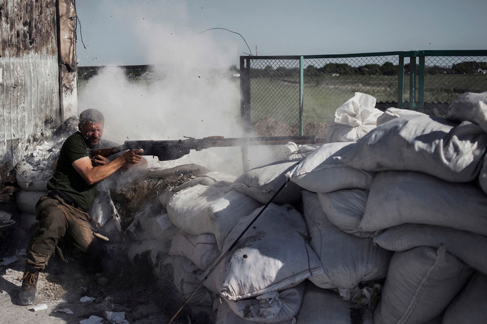© Valery Melnikov - The pro -russian rebel fires near the Krasnyi Partizan checkpoint