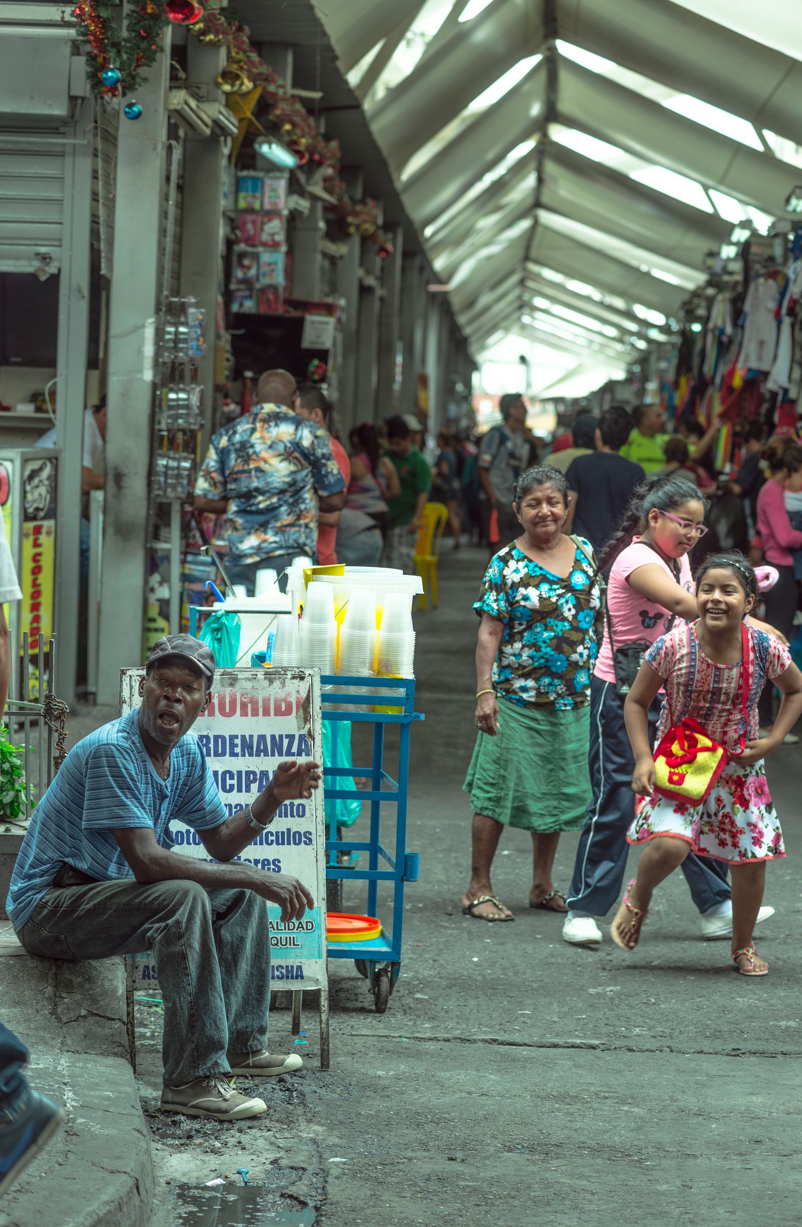 © iLa Coronel - Image from the habitantes del Caos(la bahia) photography project