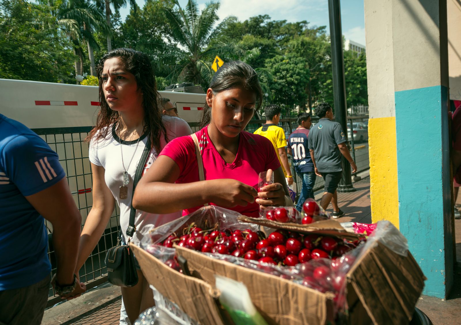 © iLa Coronel - Image from the habitantes del Caos(la bahia) photography project