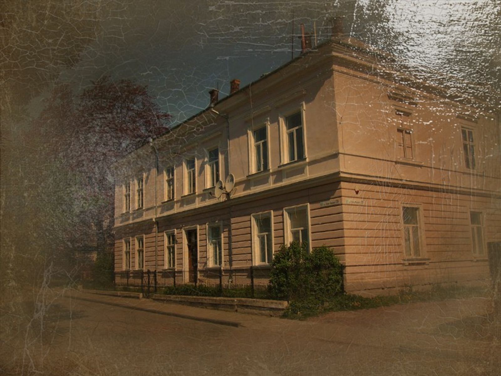 © Andrei  Kolyaskin - Living  house  from  19th  century  in  town  Drogobych  of  Lviv  region , Ukraine .