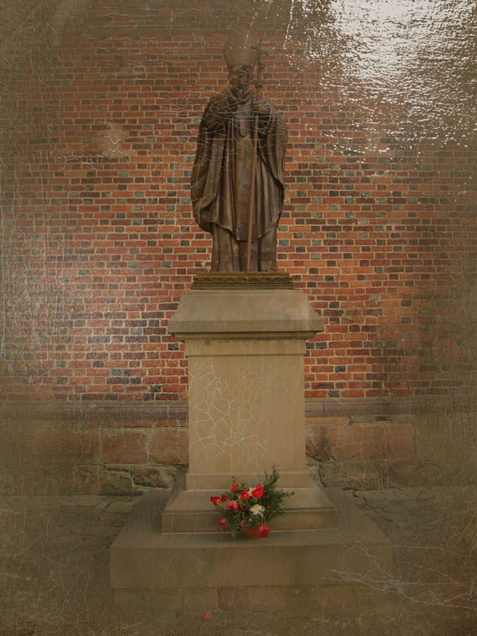 © Andrei  Kolyaskin - Monument  of  Rome  Pope  Ioann  Paul  II  in  town  Drogobych  of  Lviv  region , Ukraine .