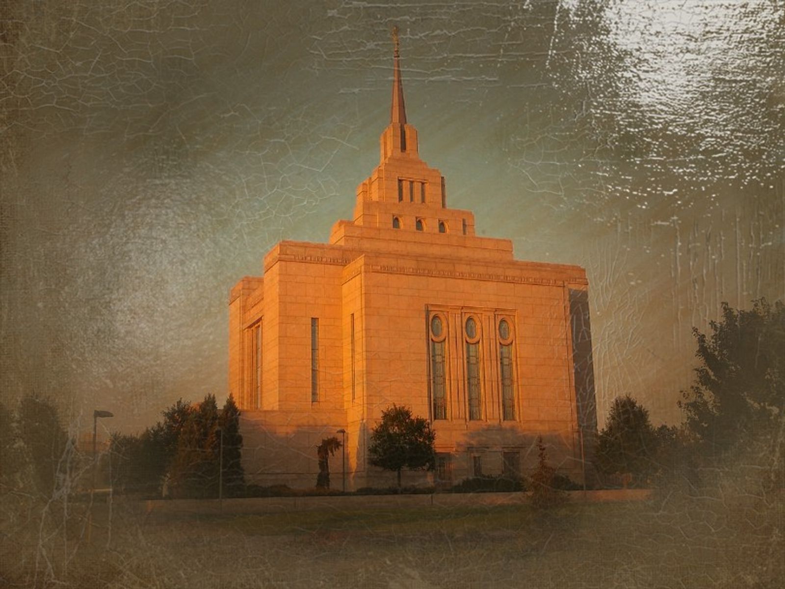 © Andrei  Kolyaskin - Image from the Ukrainian  Kyiv  Temple  in  oil  painting  3 photography project