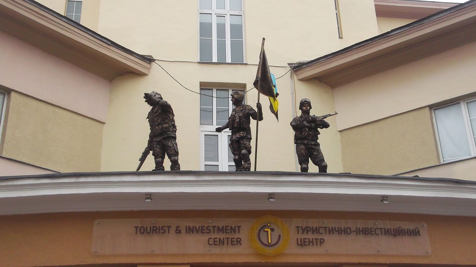 © Andrei  Kolyaskin - Living  sculptures  on  the  Independence  Day  in  Ivano - Frankivsk  City , Ukraine .