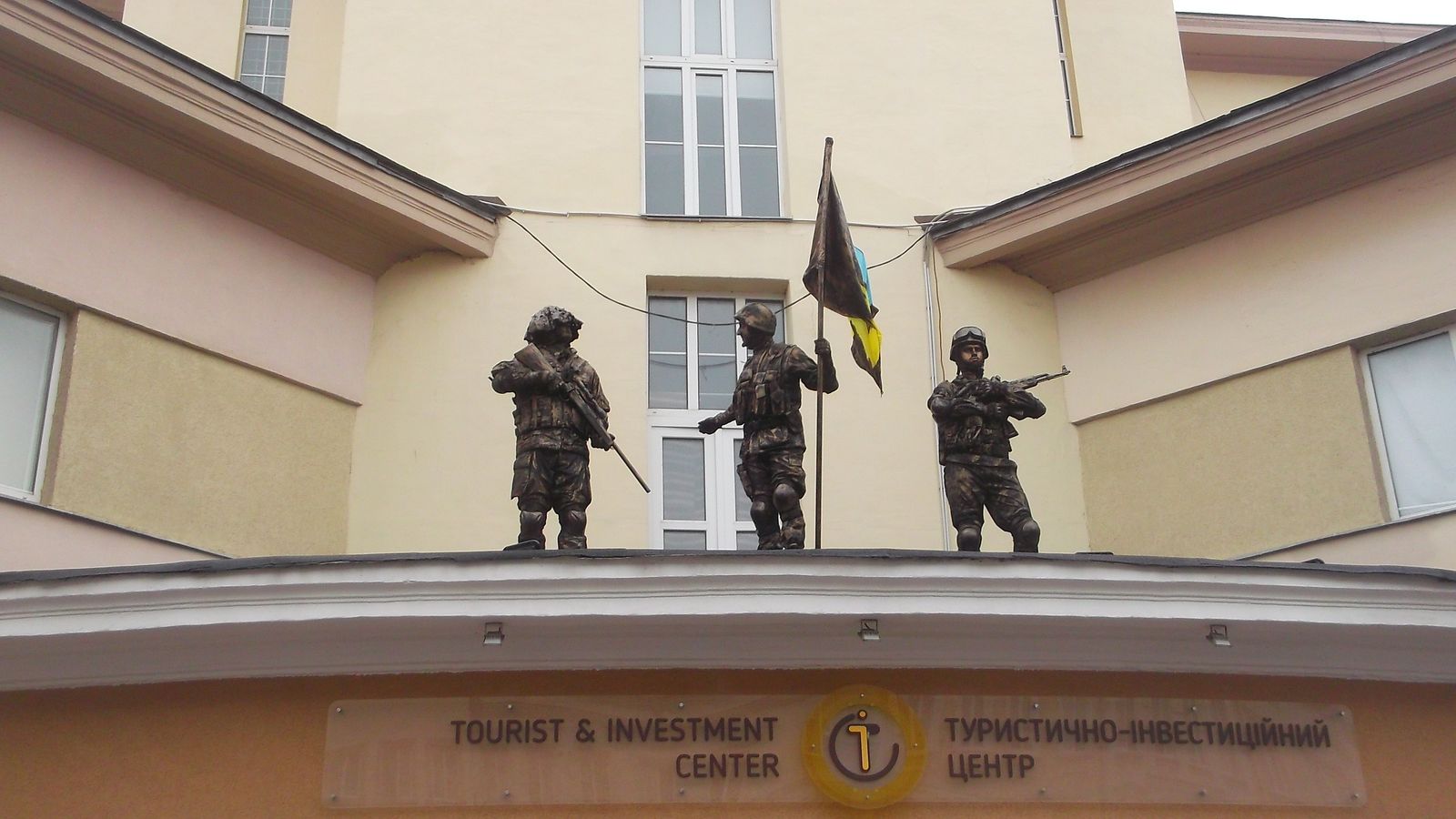 © Andrei  Kolyaskin - Living  sculptures  on  the  Independence  Day  in  Ivano - Frankivsk  City , Ukraine .