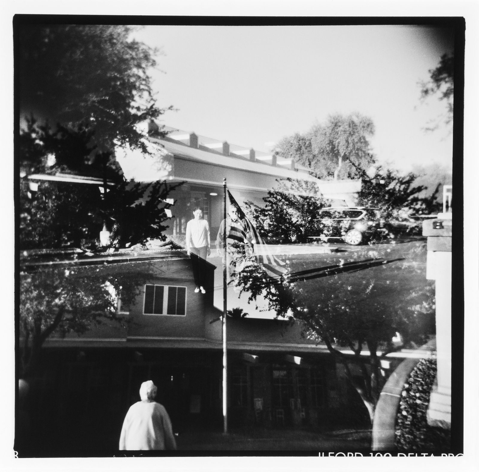 © Elizabeth Z. Pineda - Image from the Caught between Two Worlds photography project