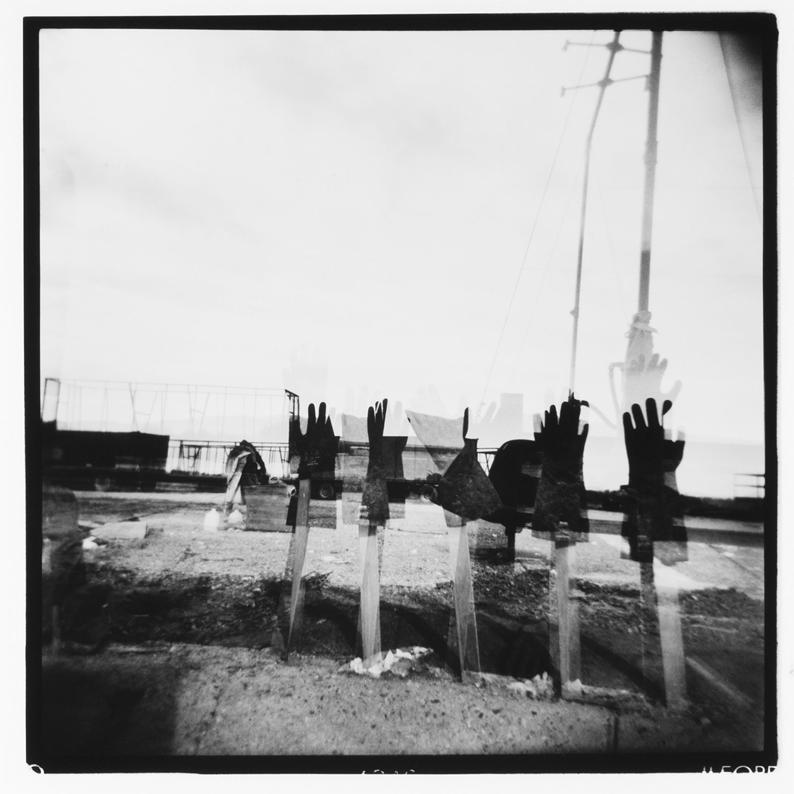 © Elizabeth Z. Pineda - Image from the Caught between Two Worlds photography project