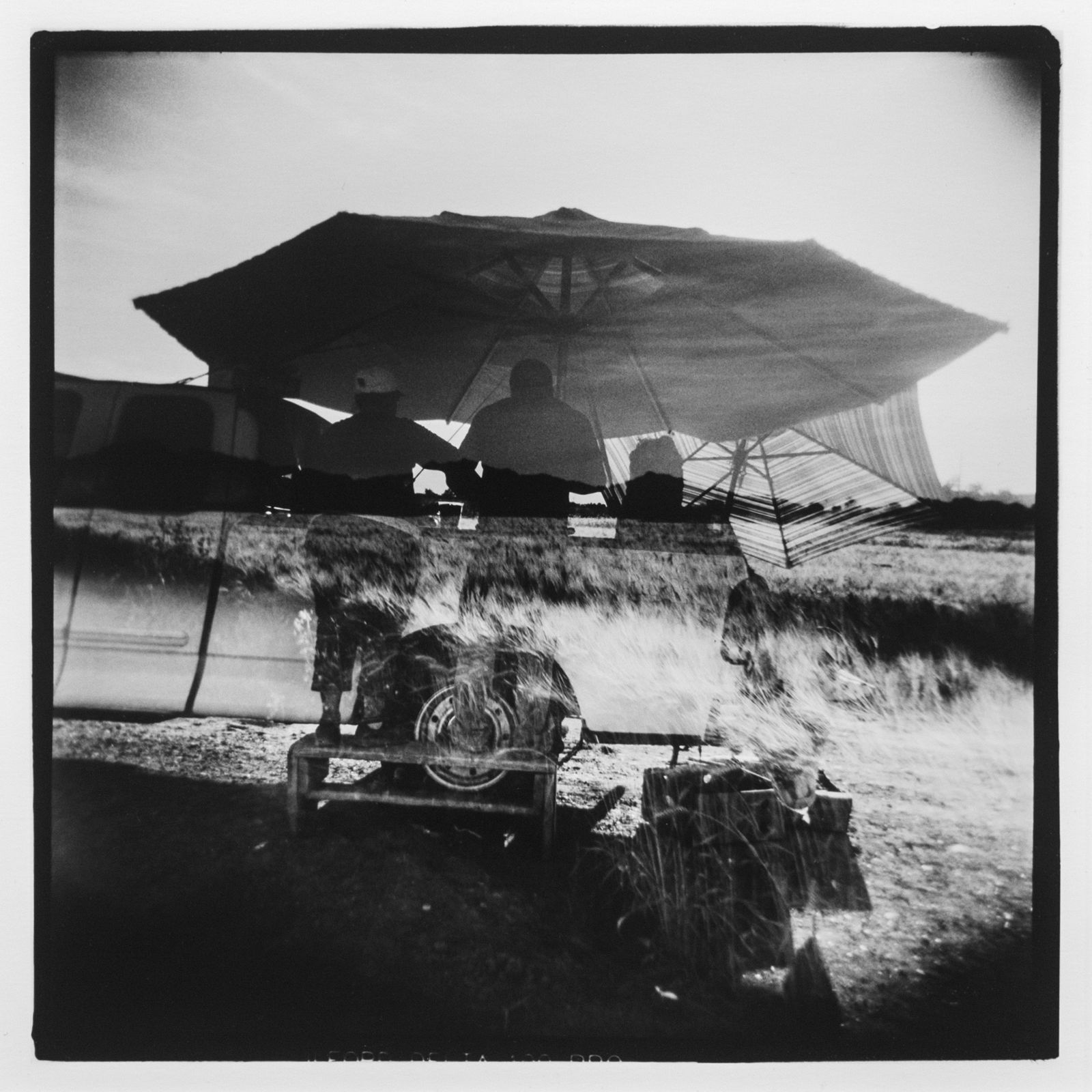 © Elizabeth Z. Pineda - Image from the Caught between Two Worlds photography project