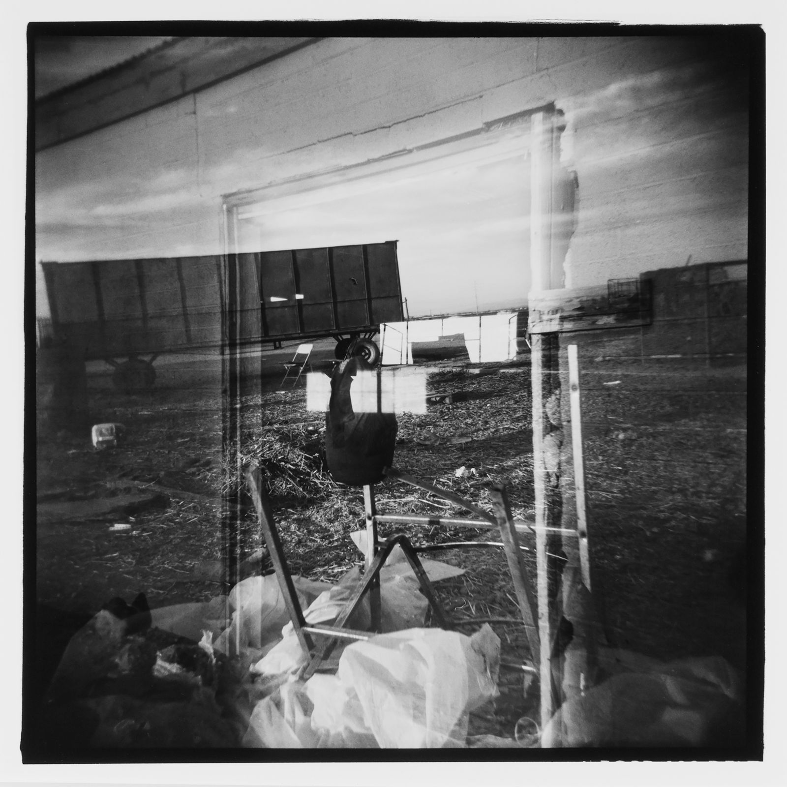 © Elizabeth Z. Pineda - Image from the Caught between Two Worlds photography project